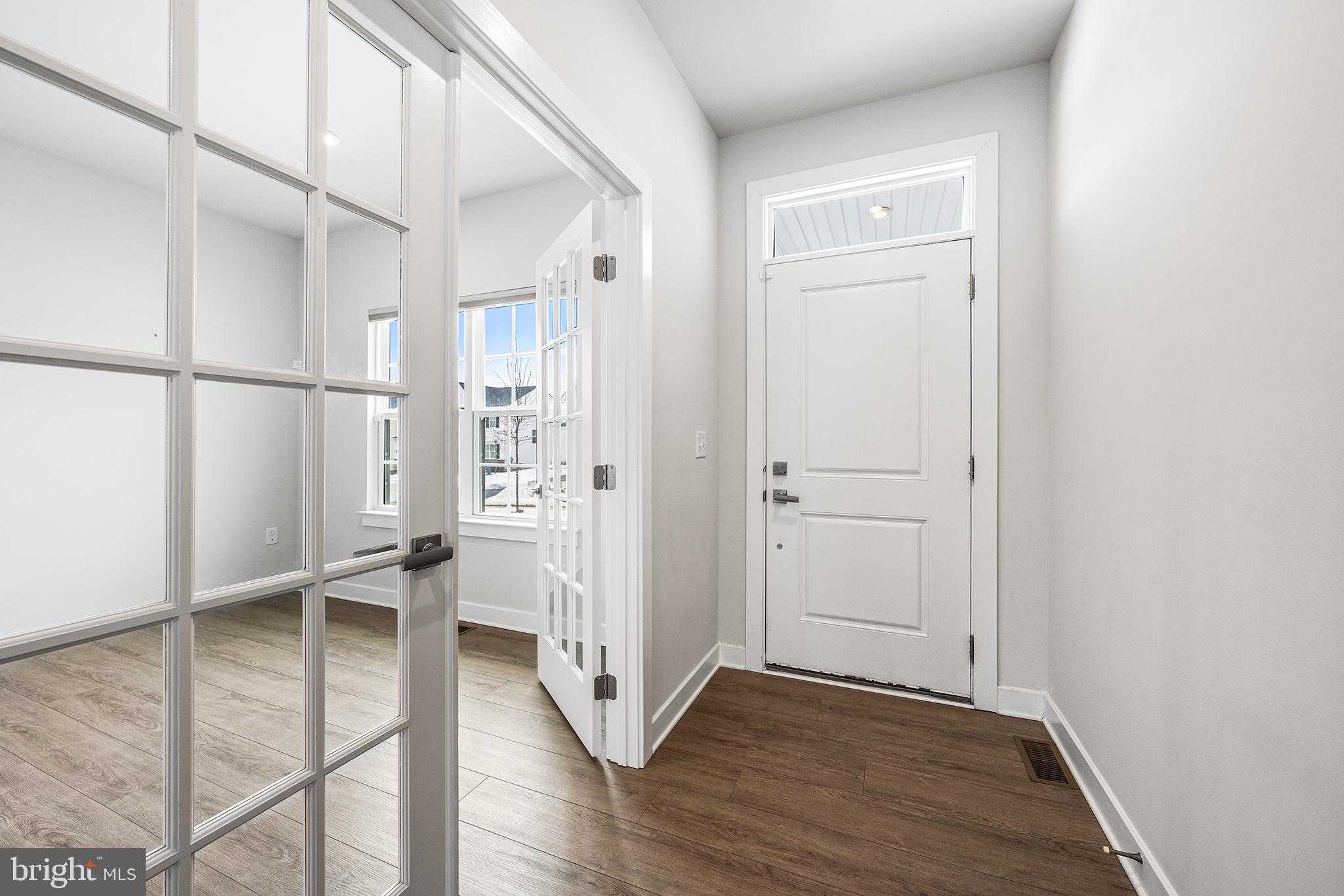 1079 Woodmont Ln photo 4