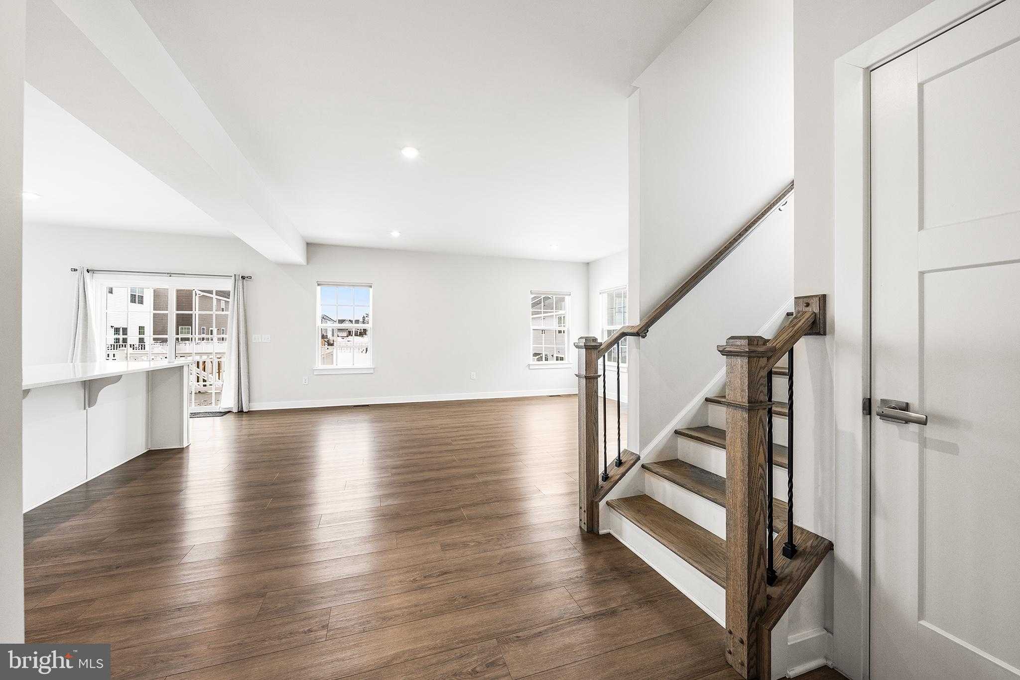 1079 Woodmont Ln photo 7