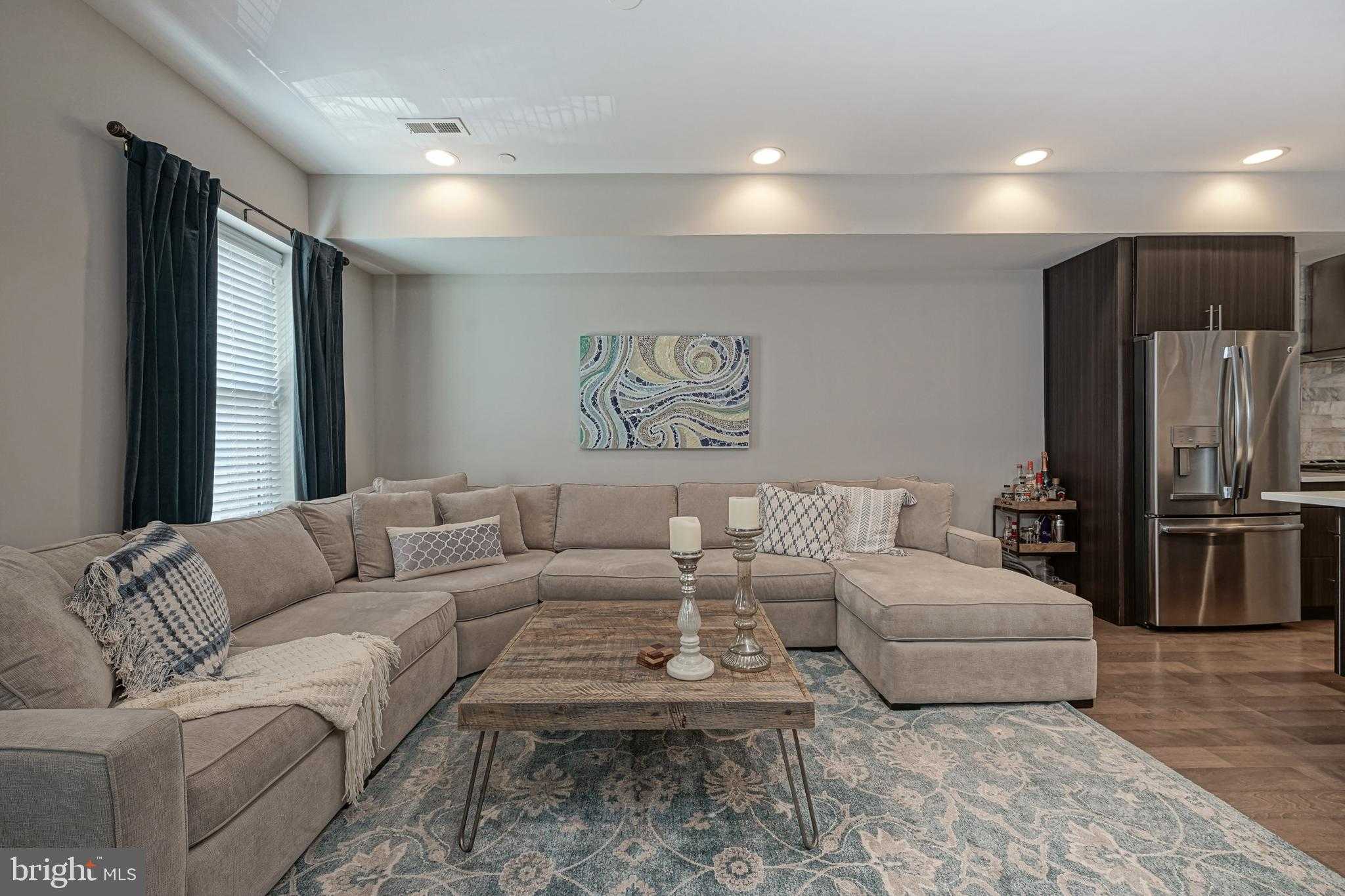 2514 Frankford Ave photo 2