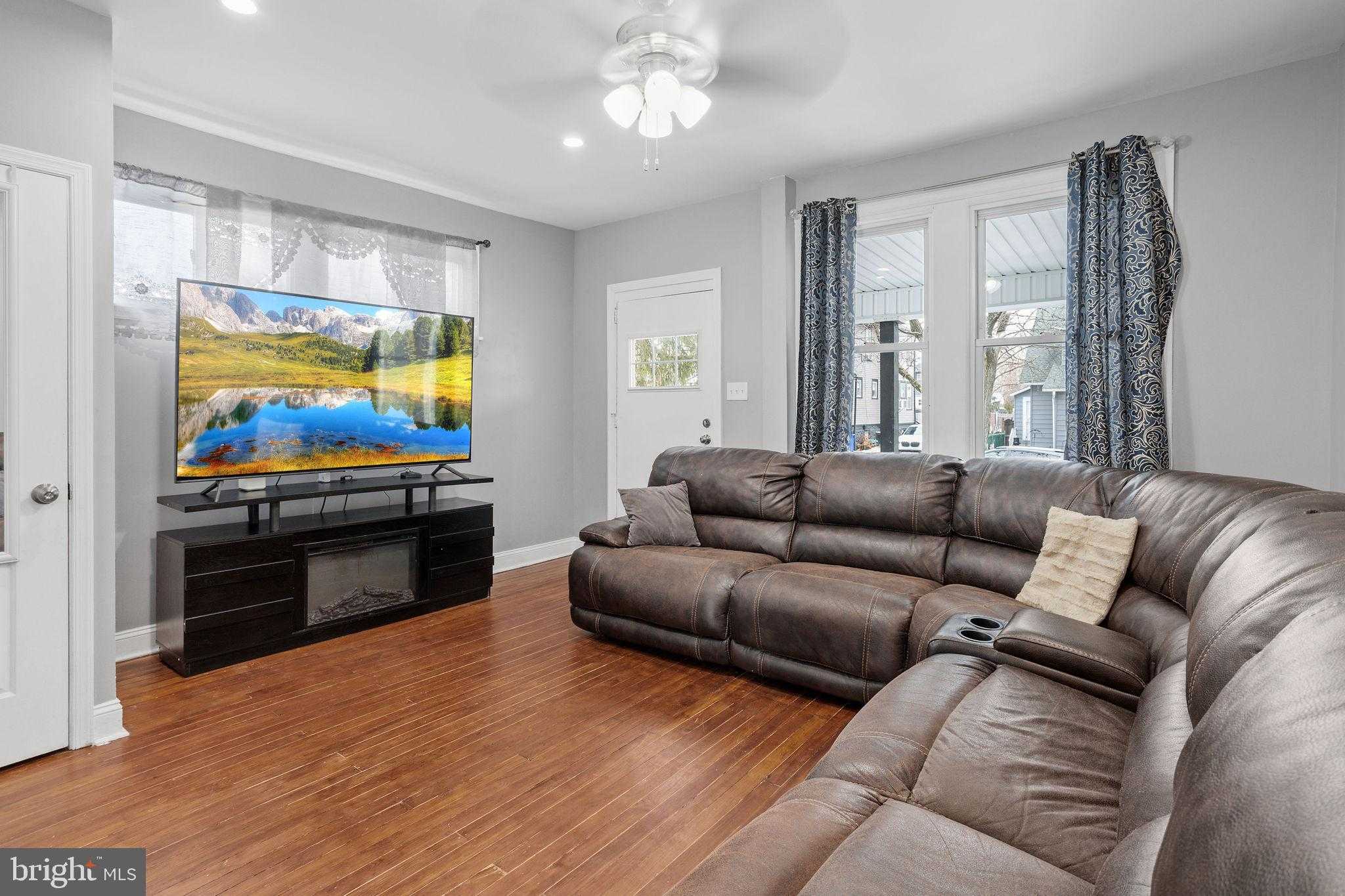 22 Lexington Ave photo 8