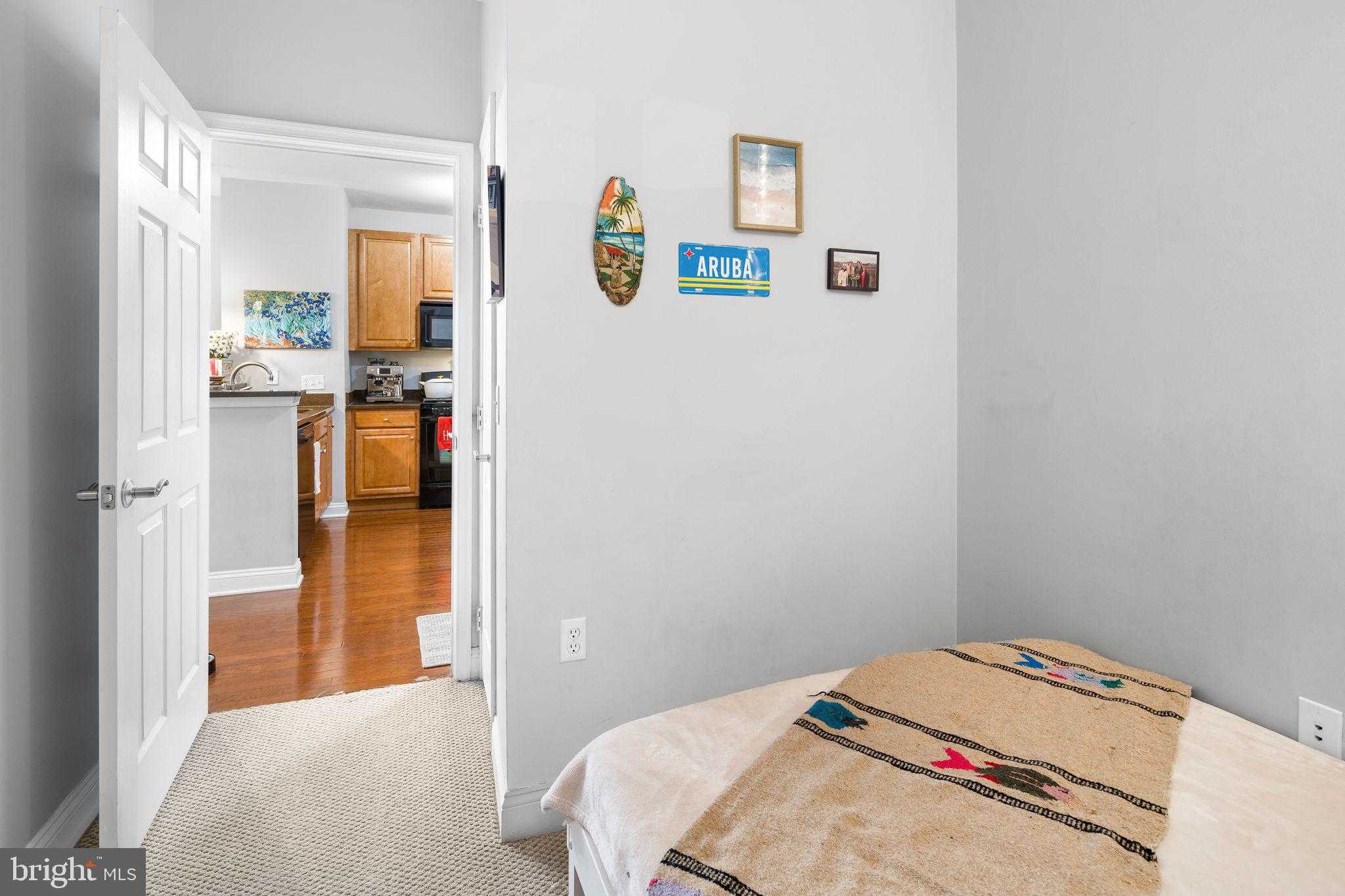 300 W Elm St photo 14