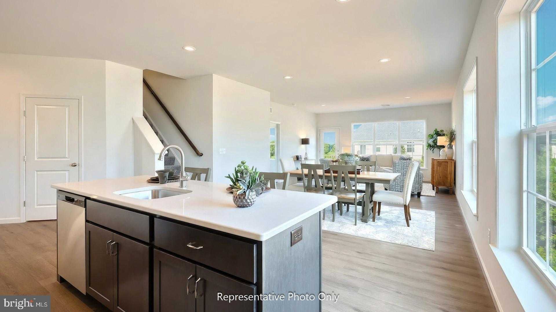 7465 Saint Patrick CT photo 5