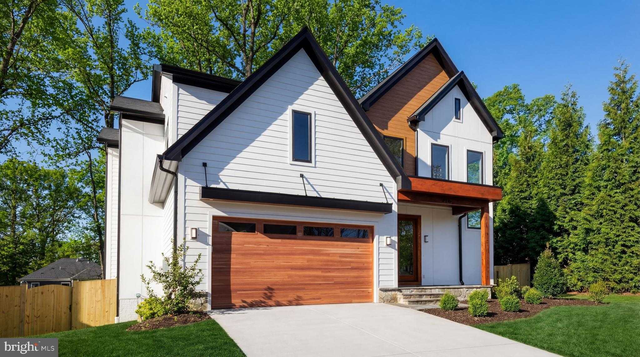 913 Symphony Cir SW photo 2