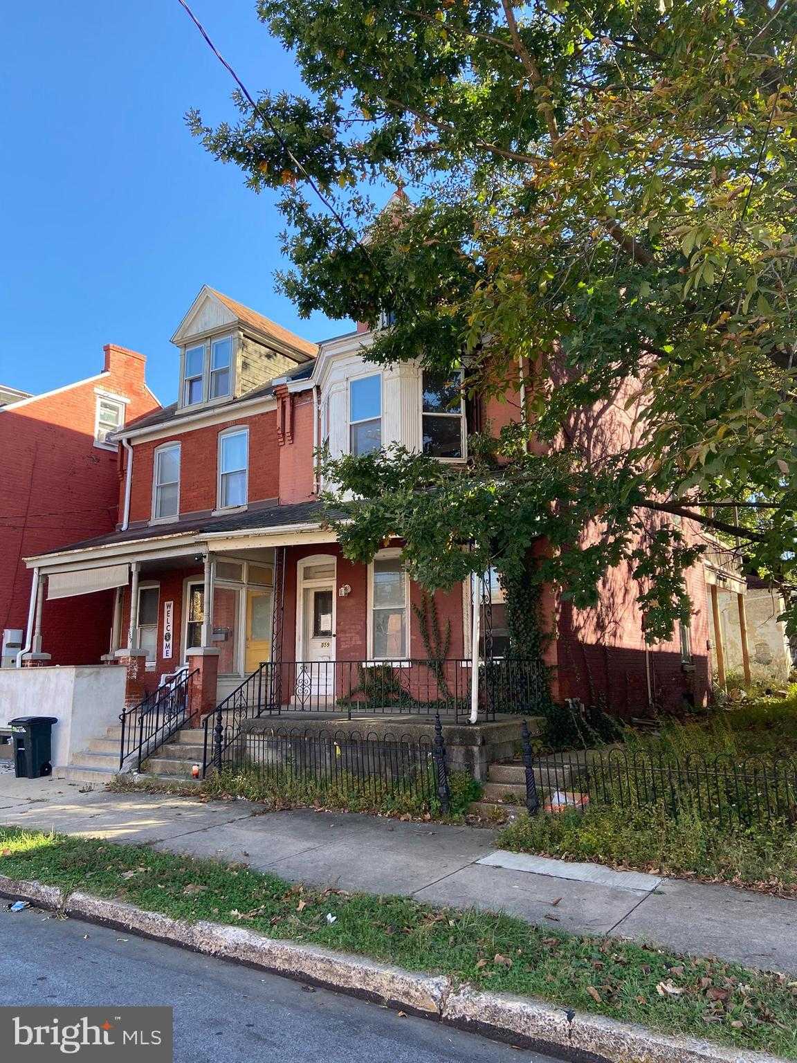 559 S Prince St photo 2