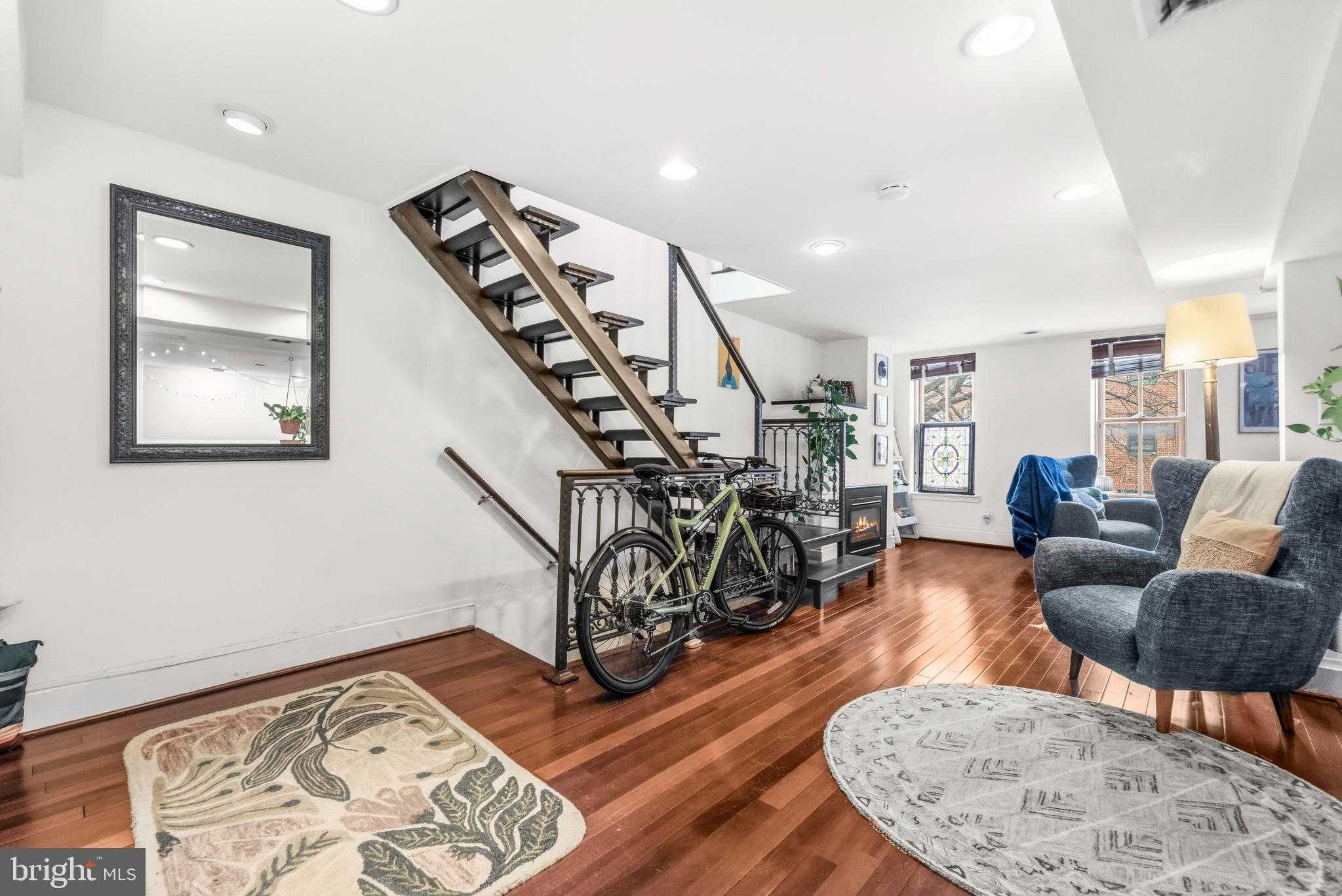 225 W Read St photo 3