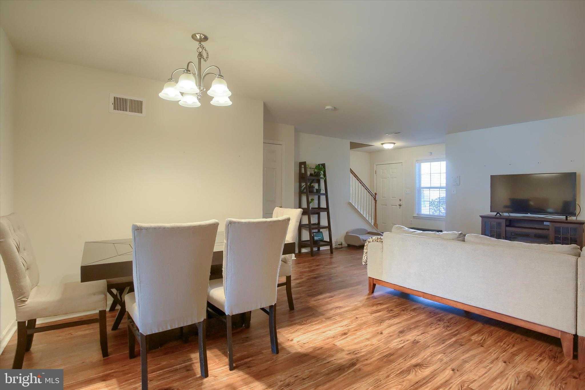 413 Eisenhower Dr photo 7