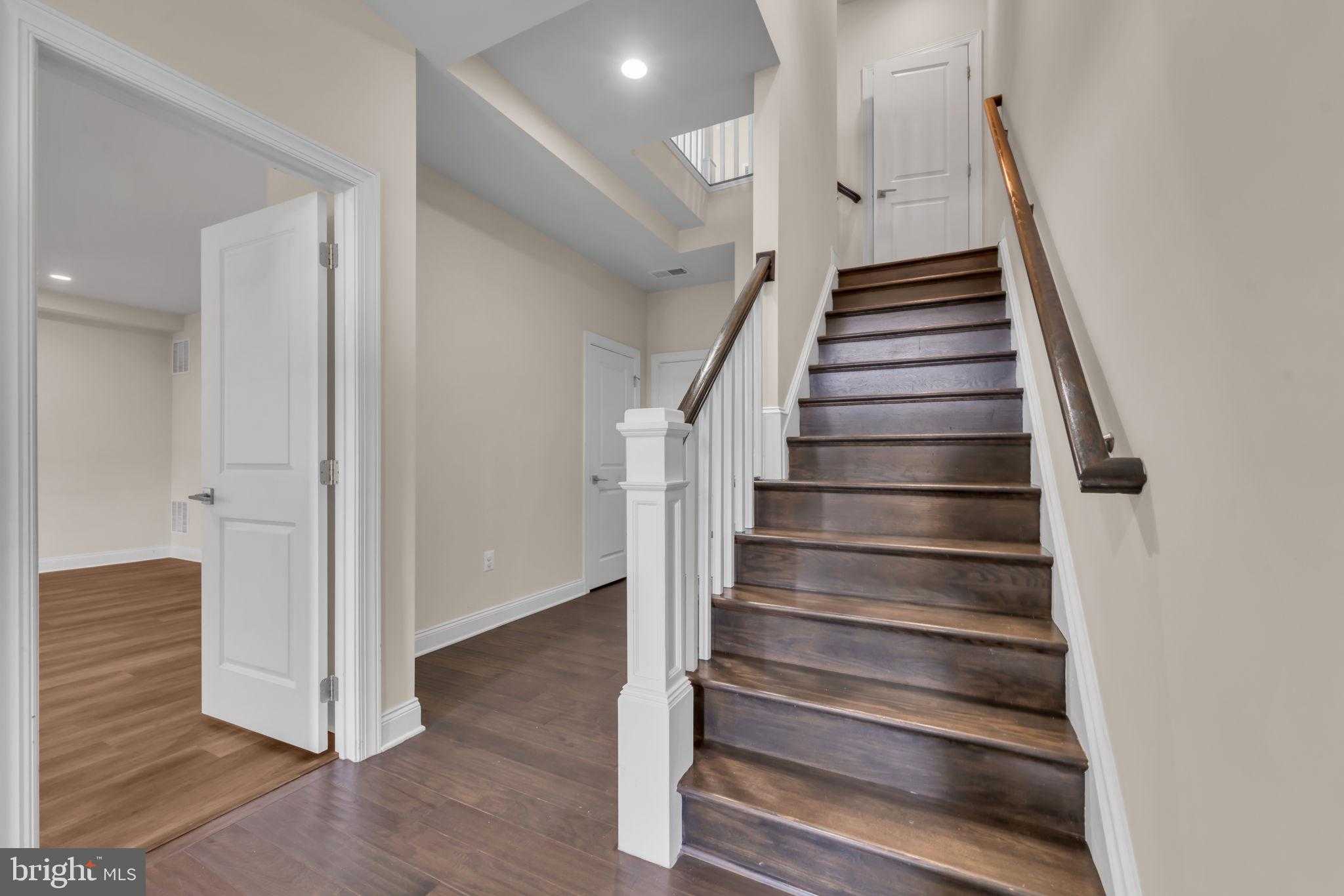 43157 Clarendon Sq photo 14