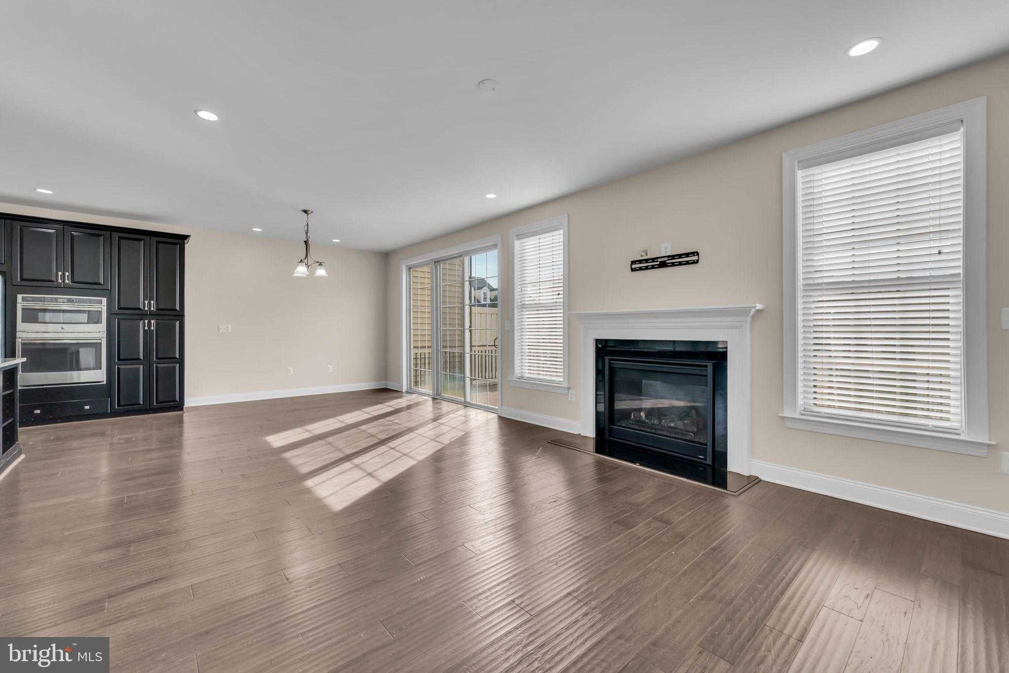 43157 Clarendon Sq photo 24