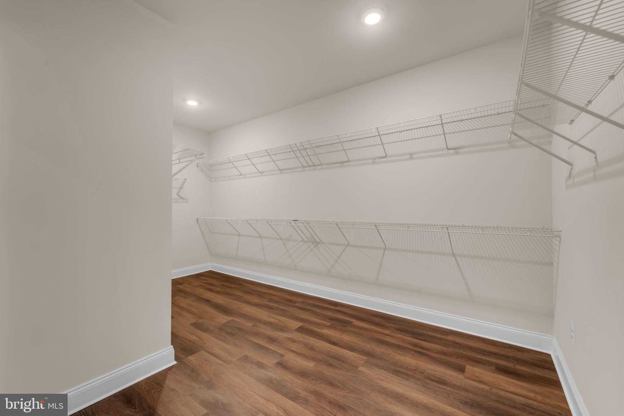 43157 Clarendon Sq photo 39