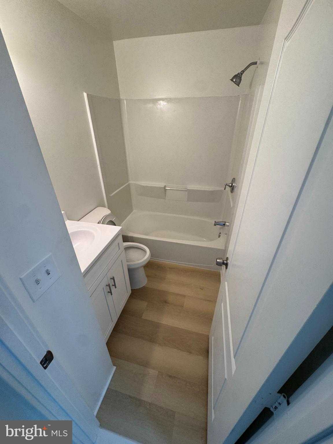 2425 N Sydenham St photo 7