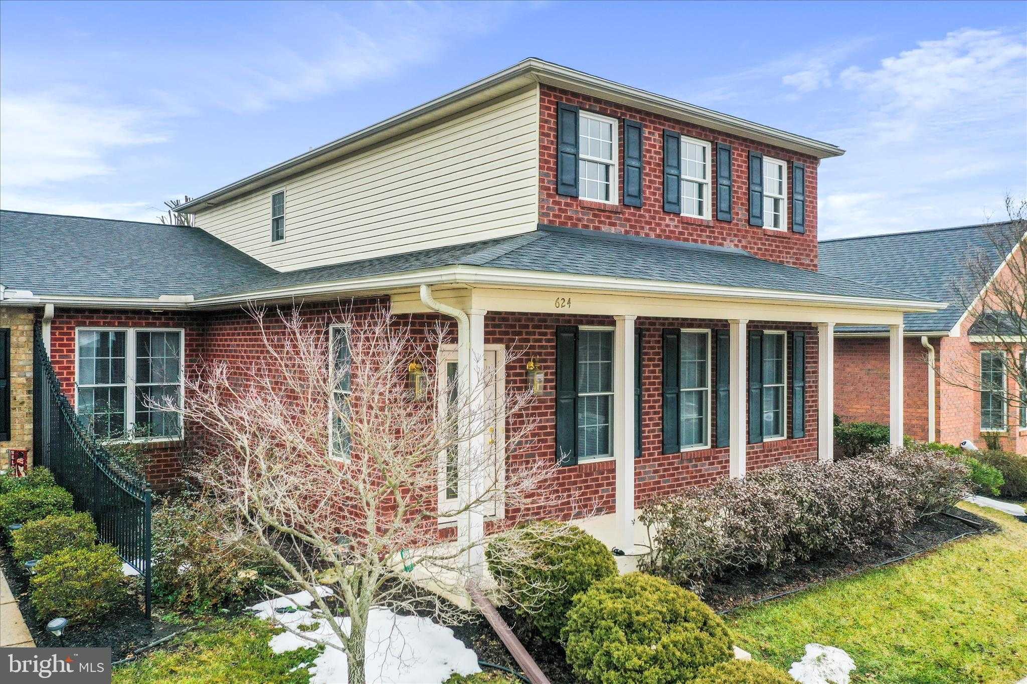 624 Trafalgar Dr photo 3