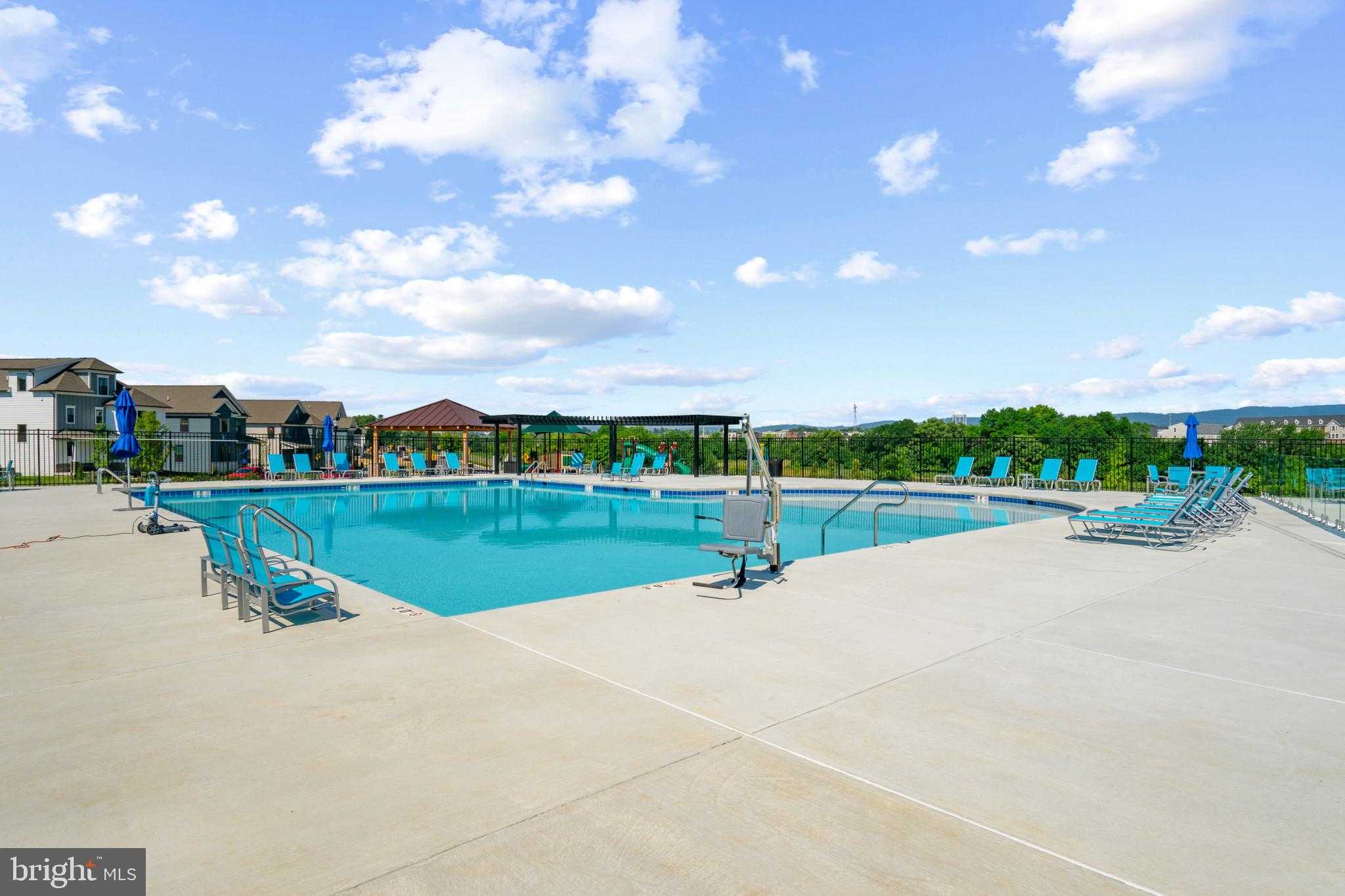 391 Ensemble Way photo 44