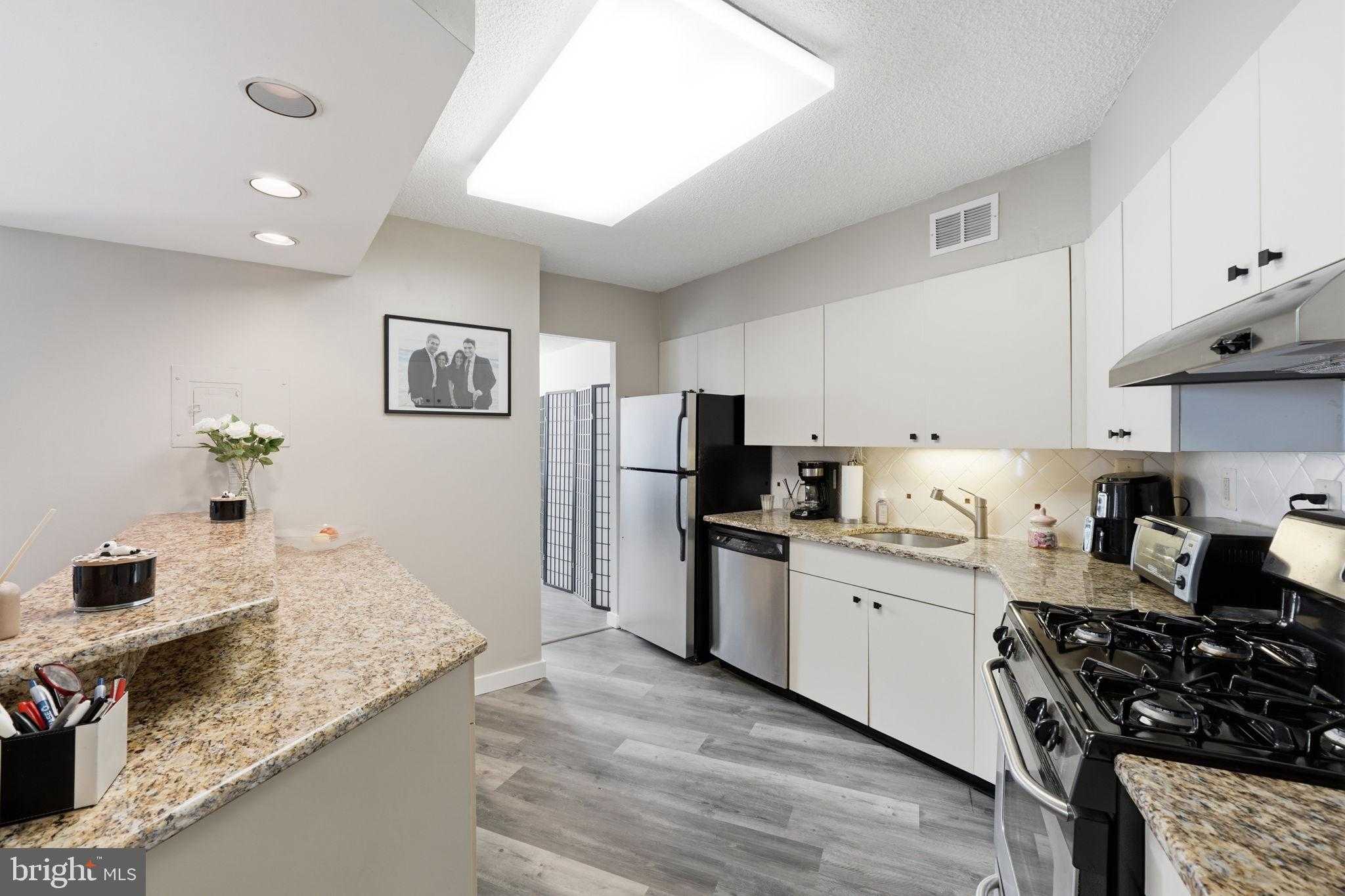 5225 Pooks Hill Rd Apt 1401n photo 9