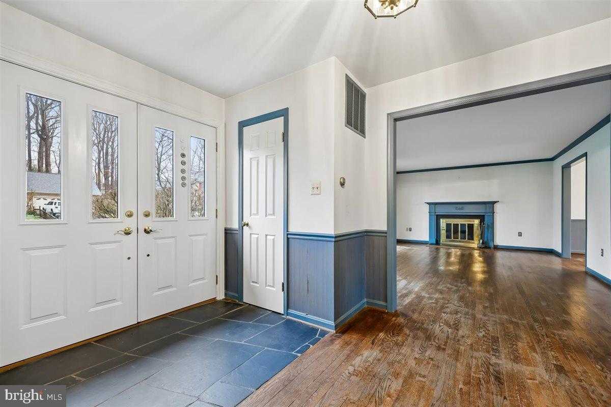 13724 Bridgewater Dr photo 9