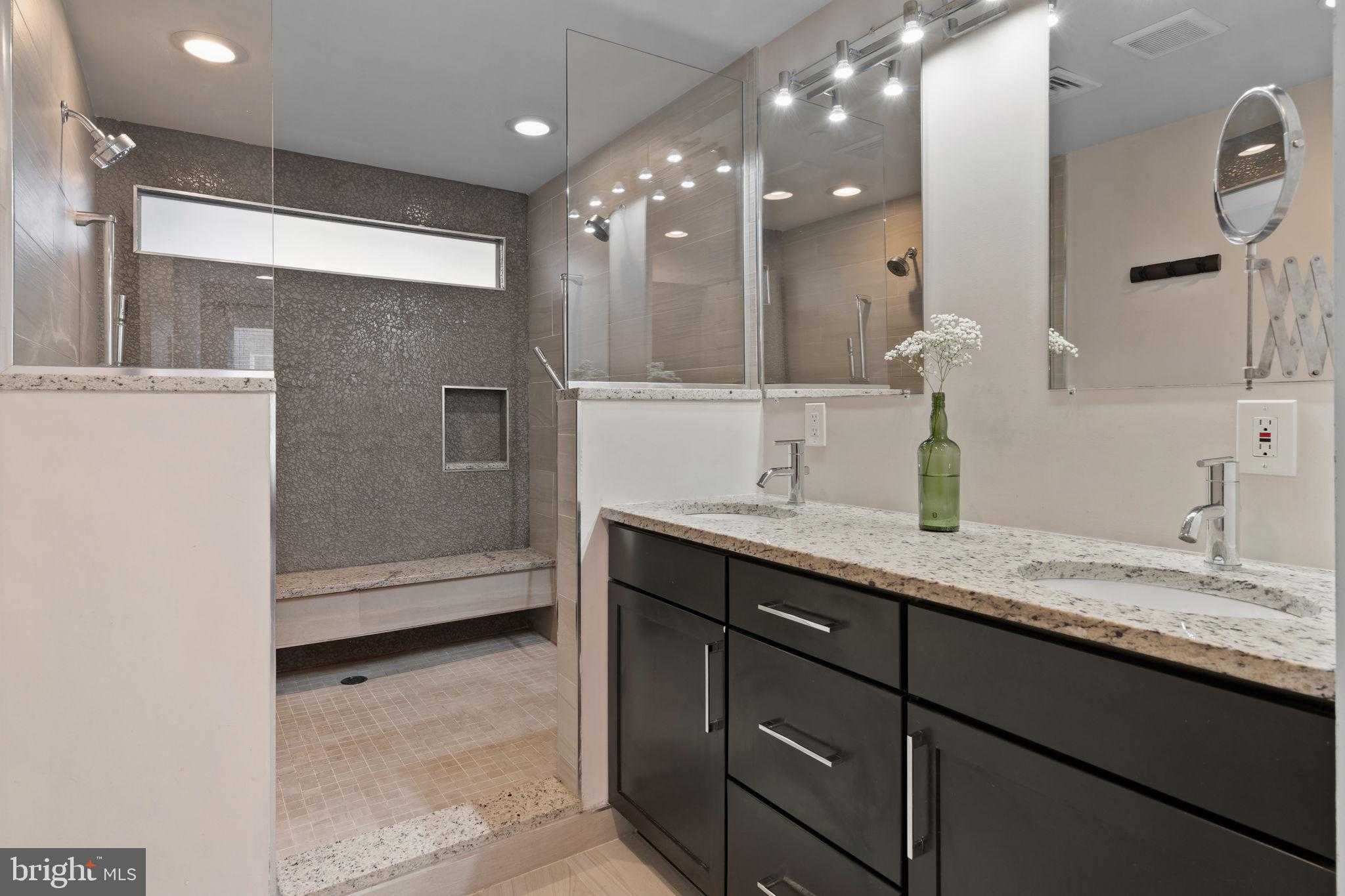 967 N Randolph St photo 27