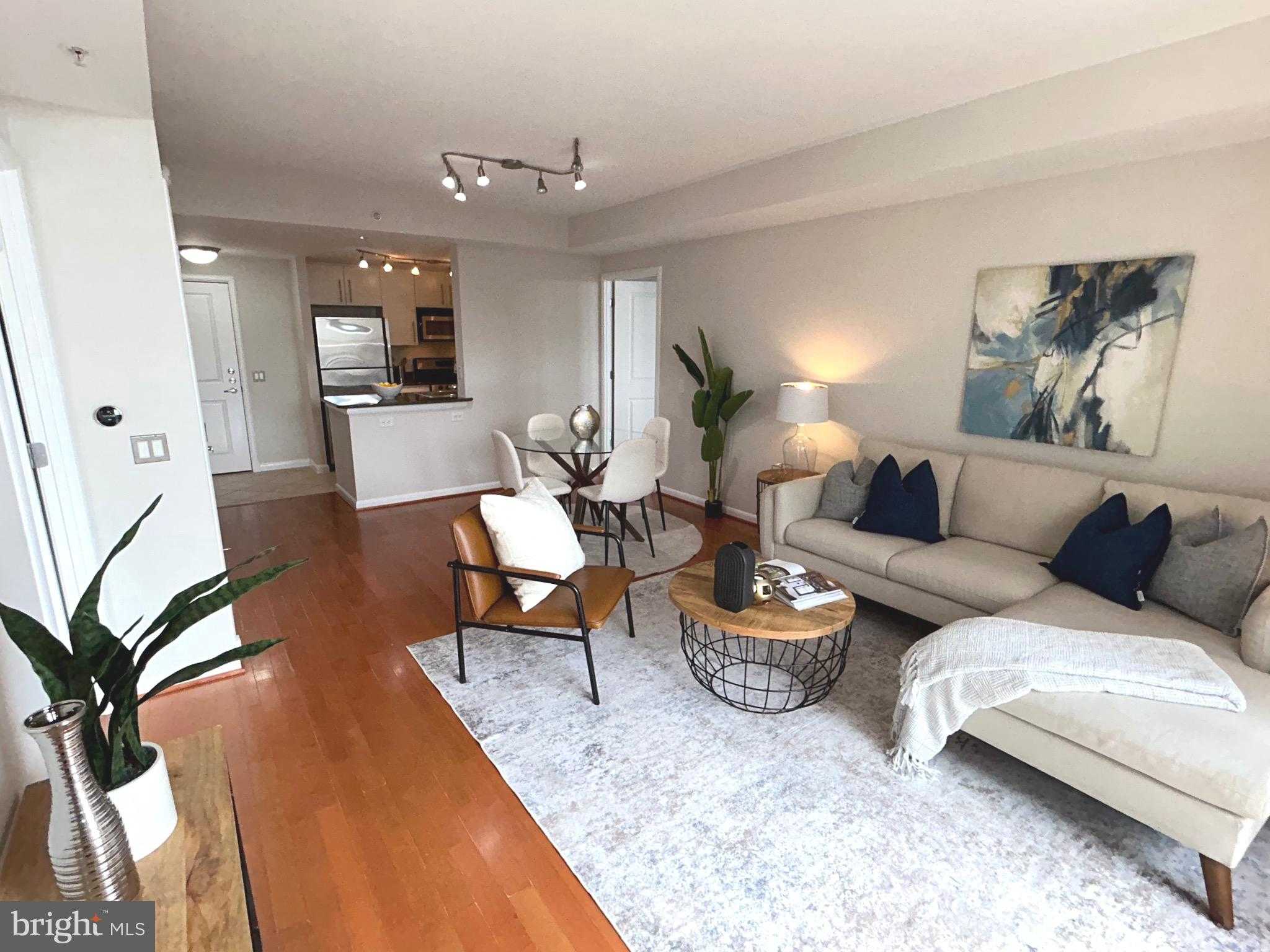 1021 N Garfield St Apt 812 photo 11