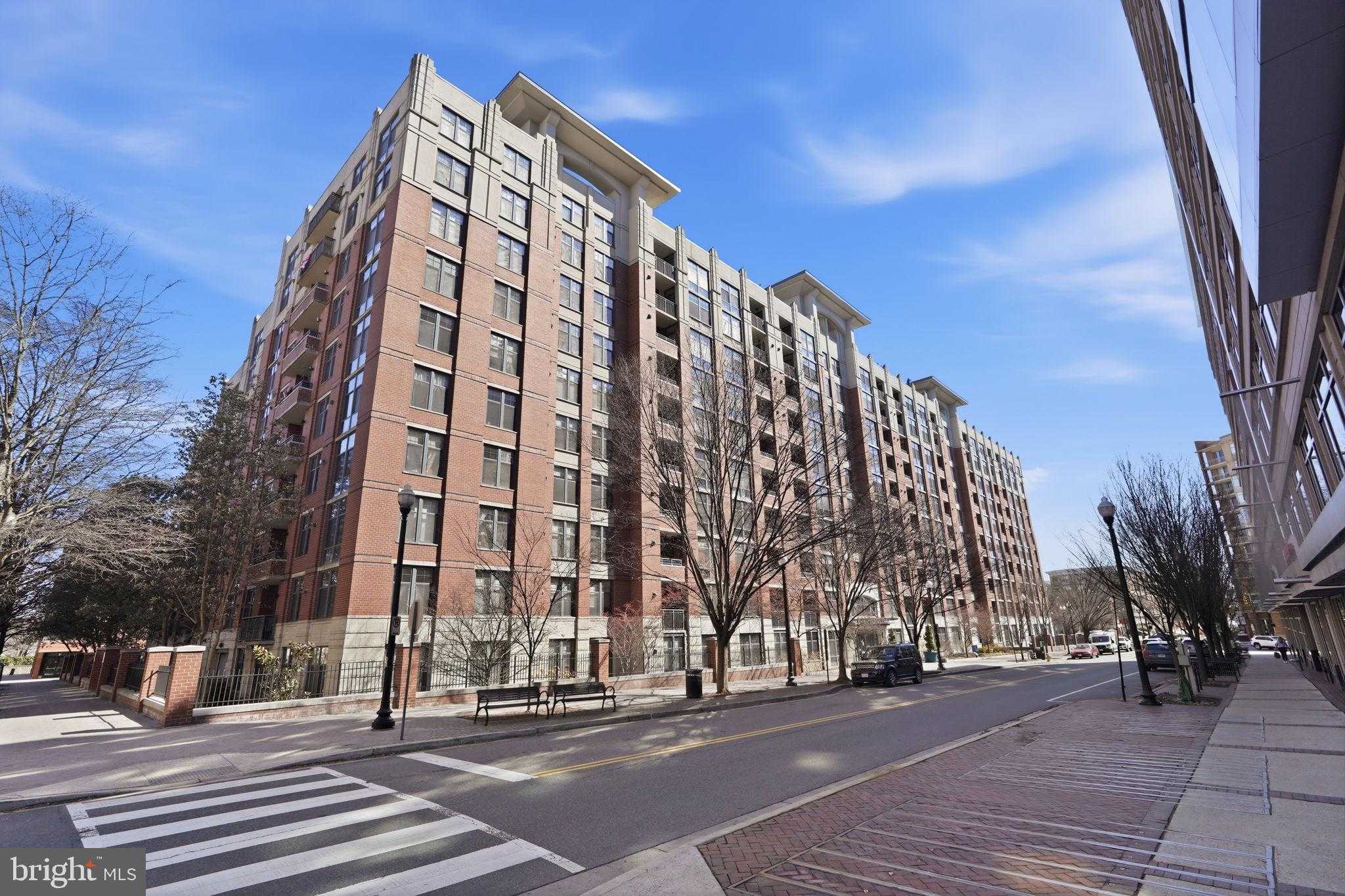 1021 N Garfield St Apt 812 photo 43