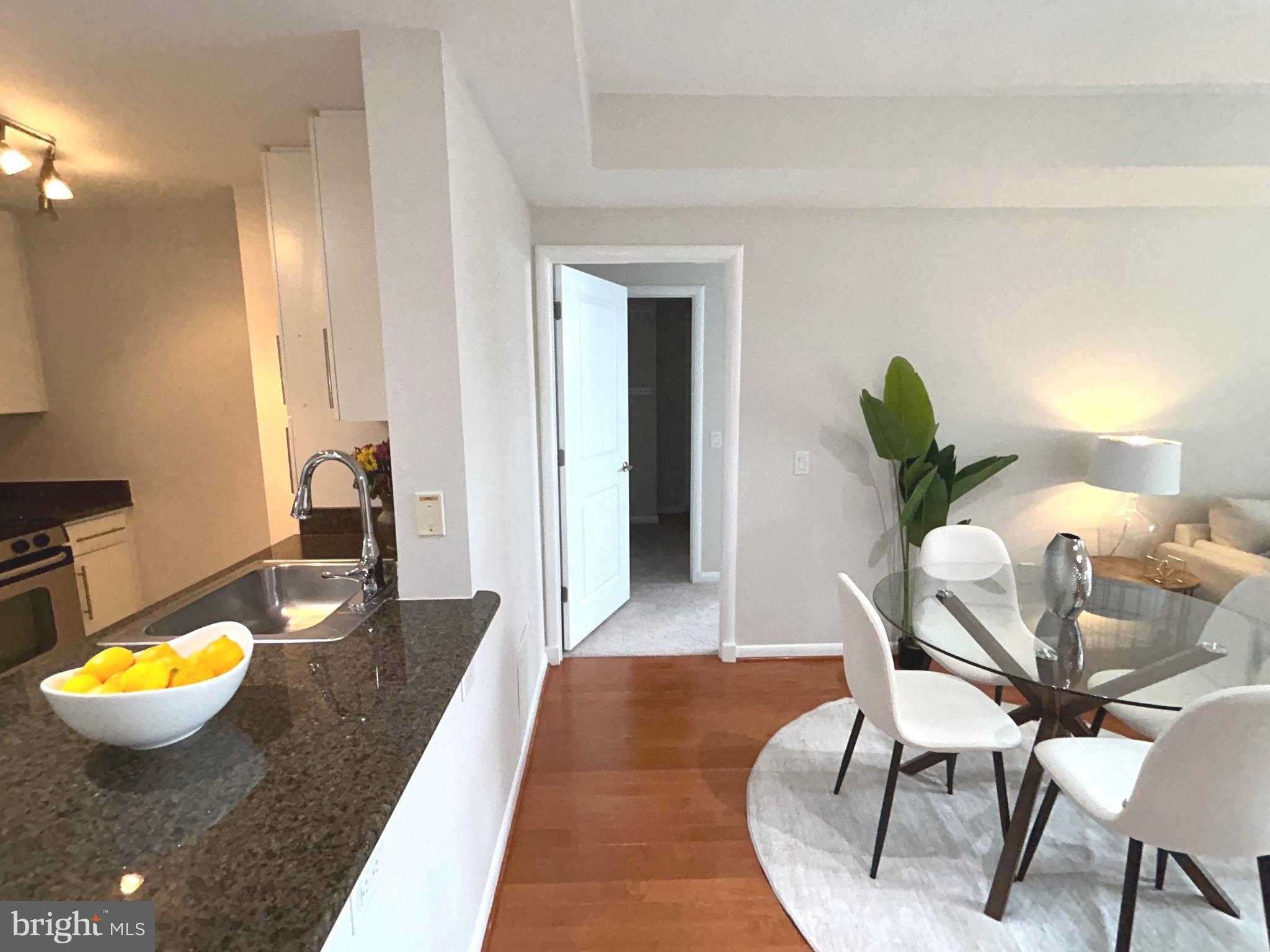 1021 N Garfield St Apt 812 photo 5