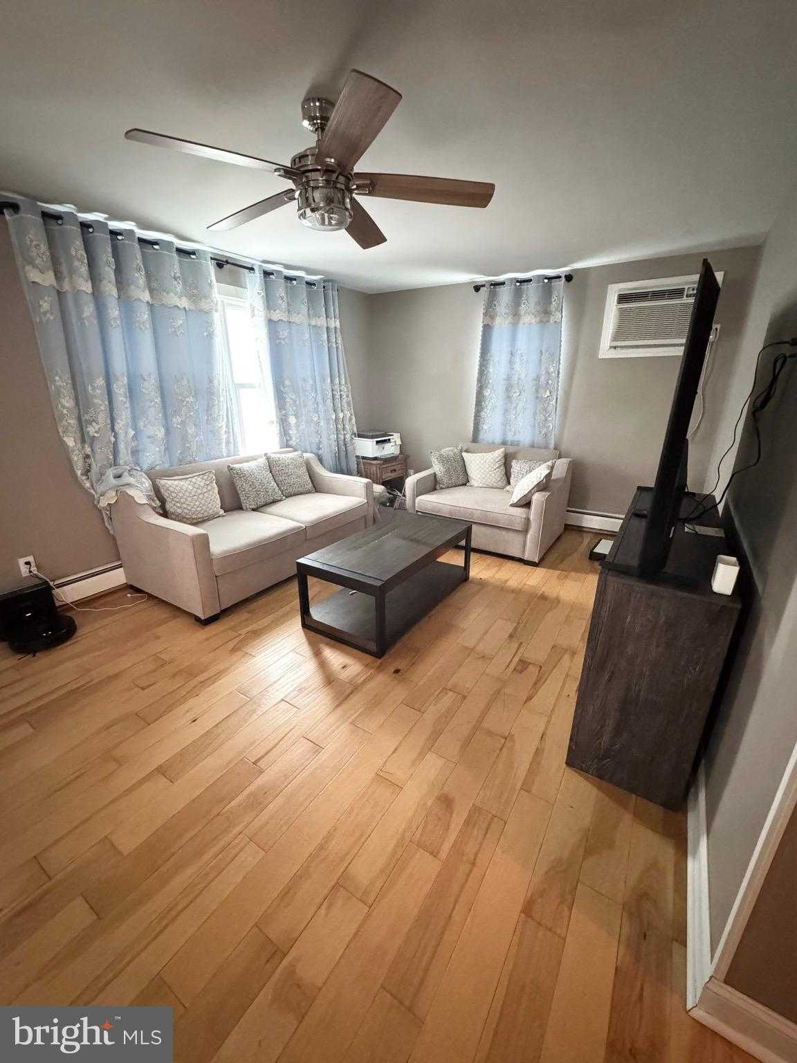 8239 Pine Rd photo 2