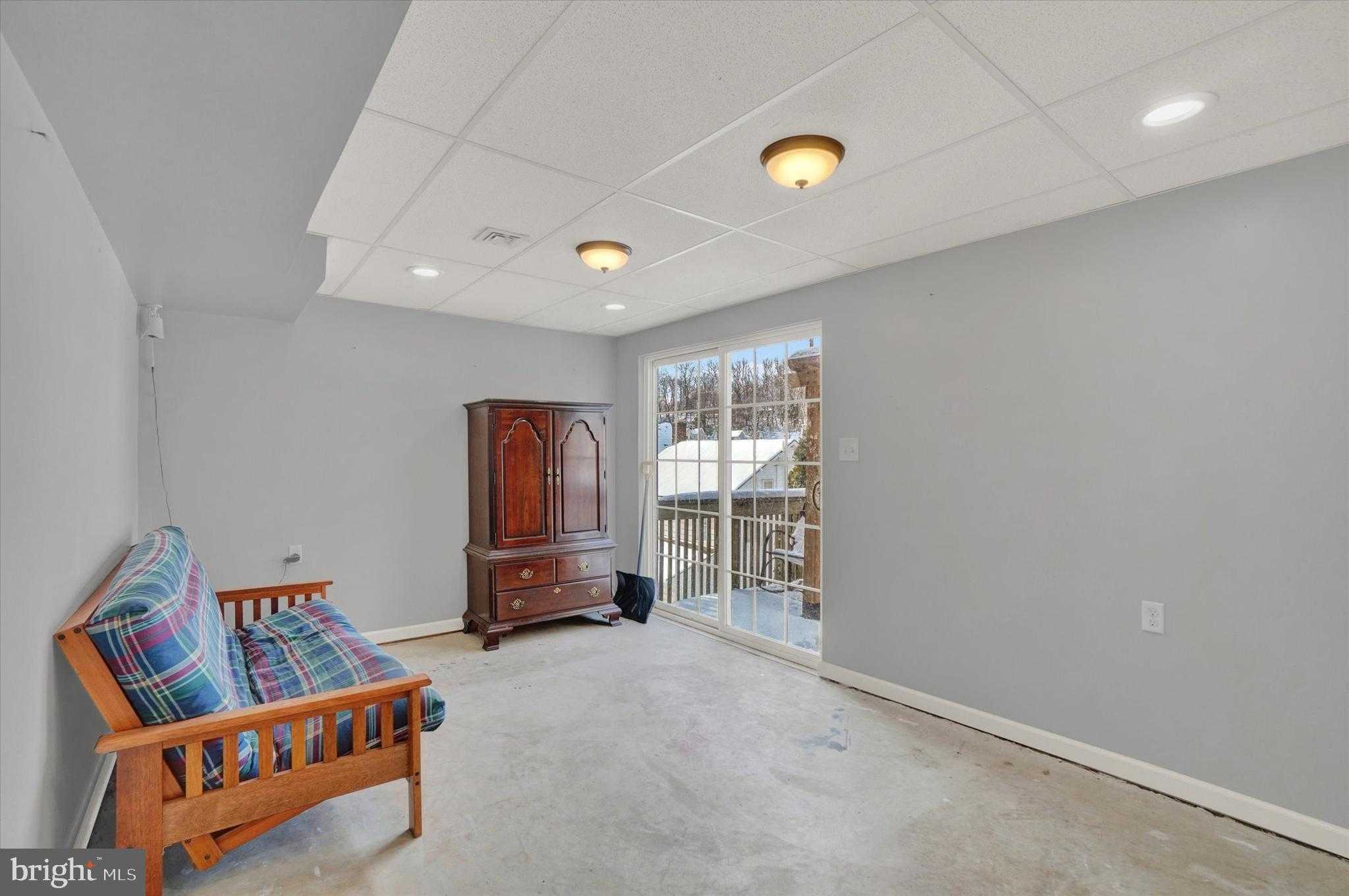 39 W George St photo 12