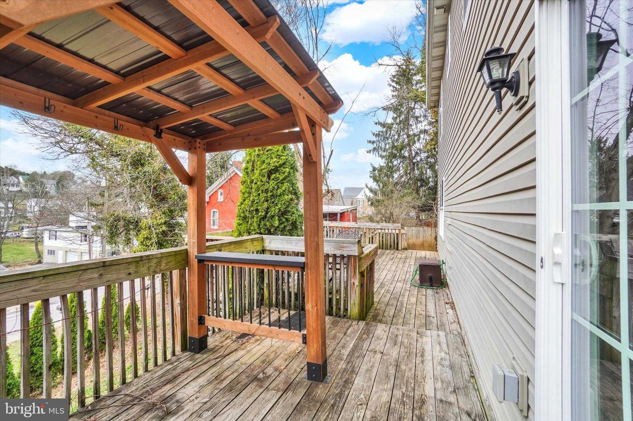 39 W George St photo 15