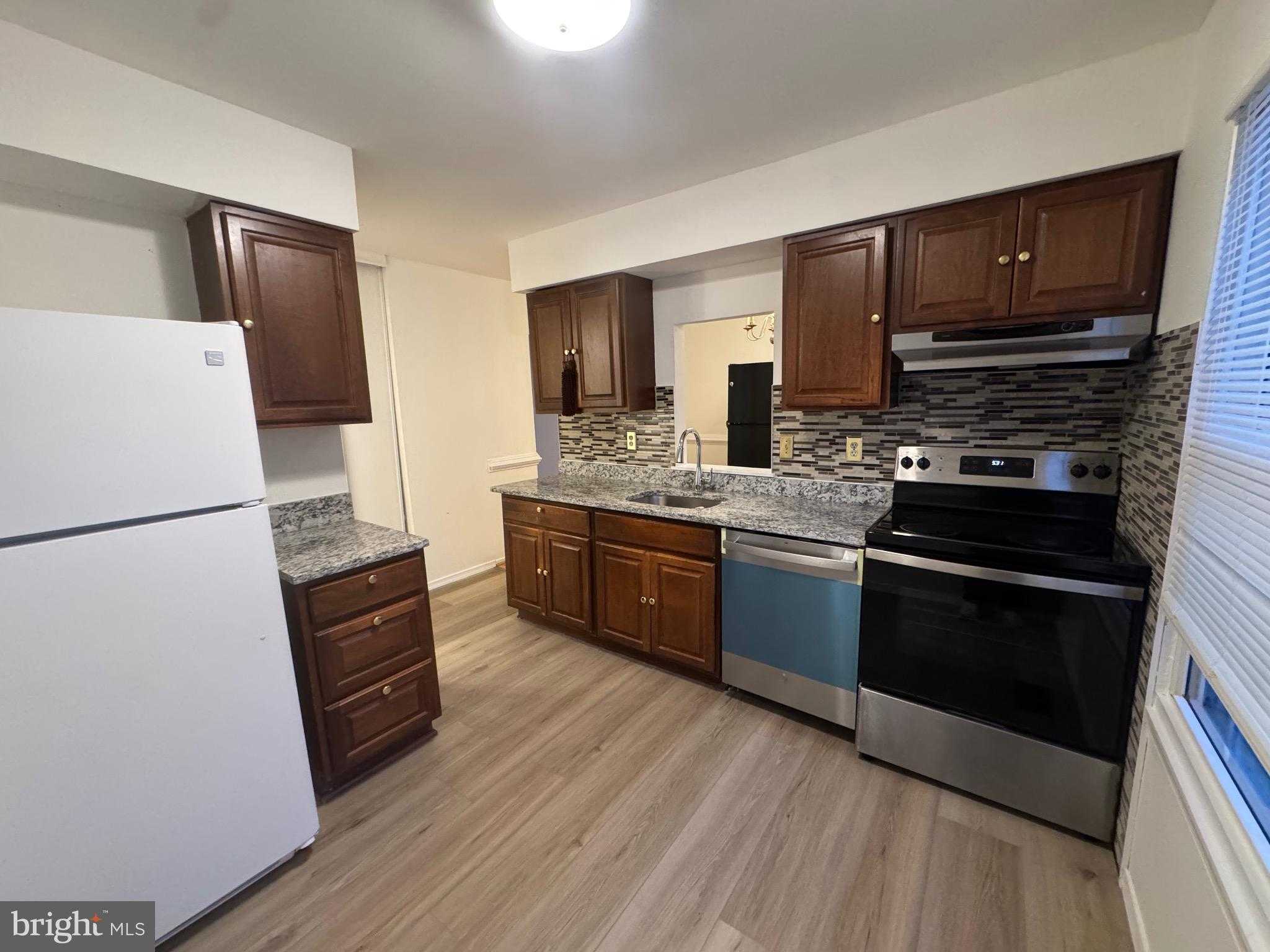 511 Mandolin CT photo 3