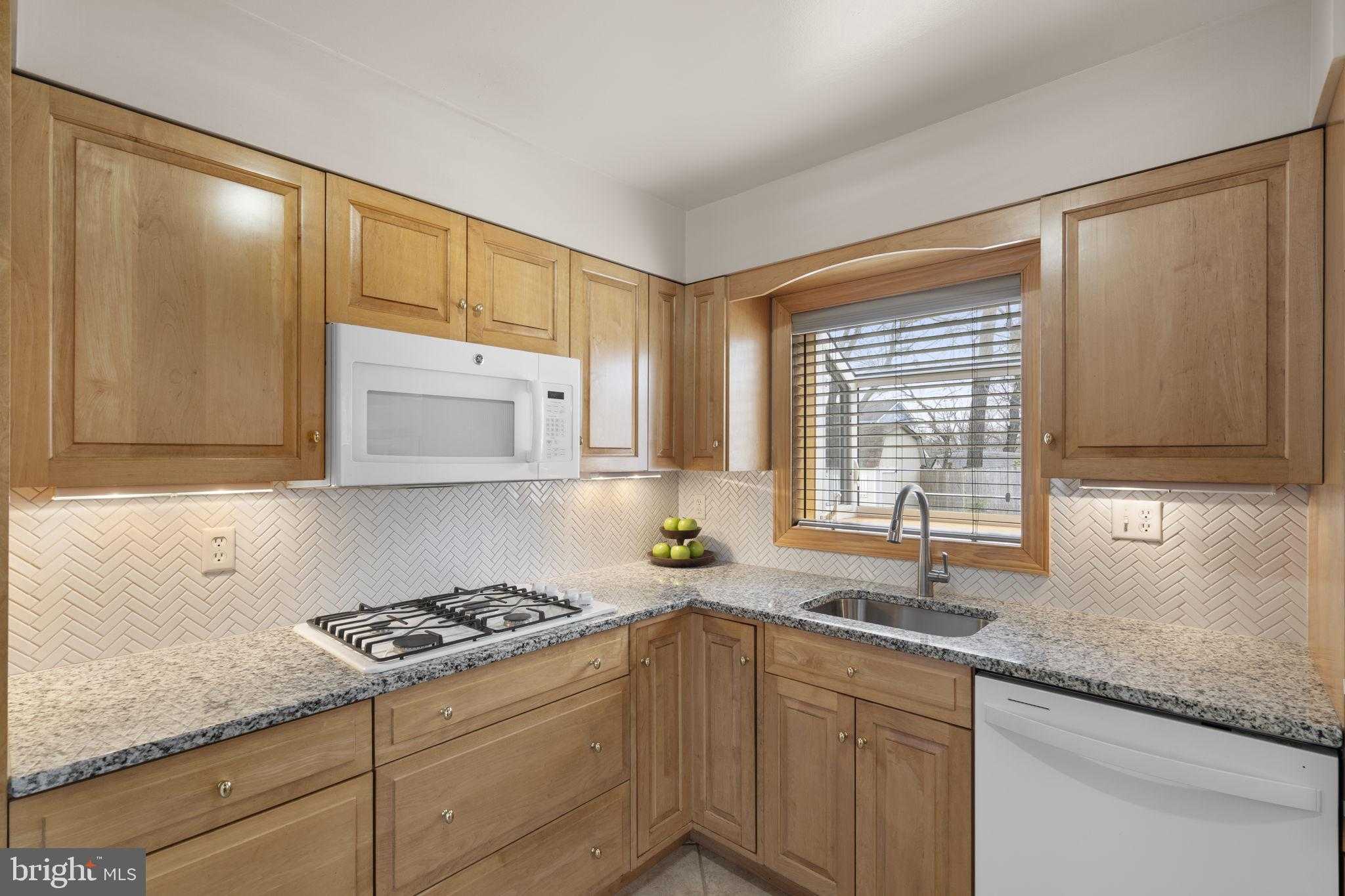 3008 Hardy Ave photo 10