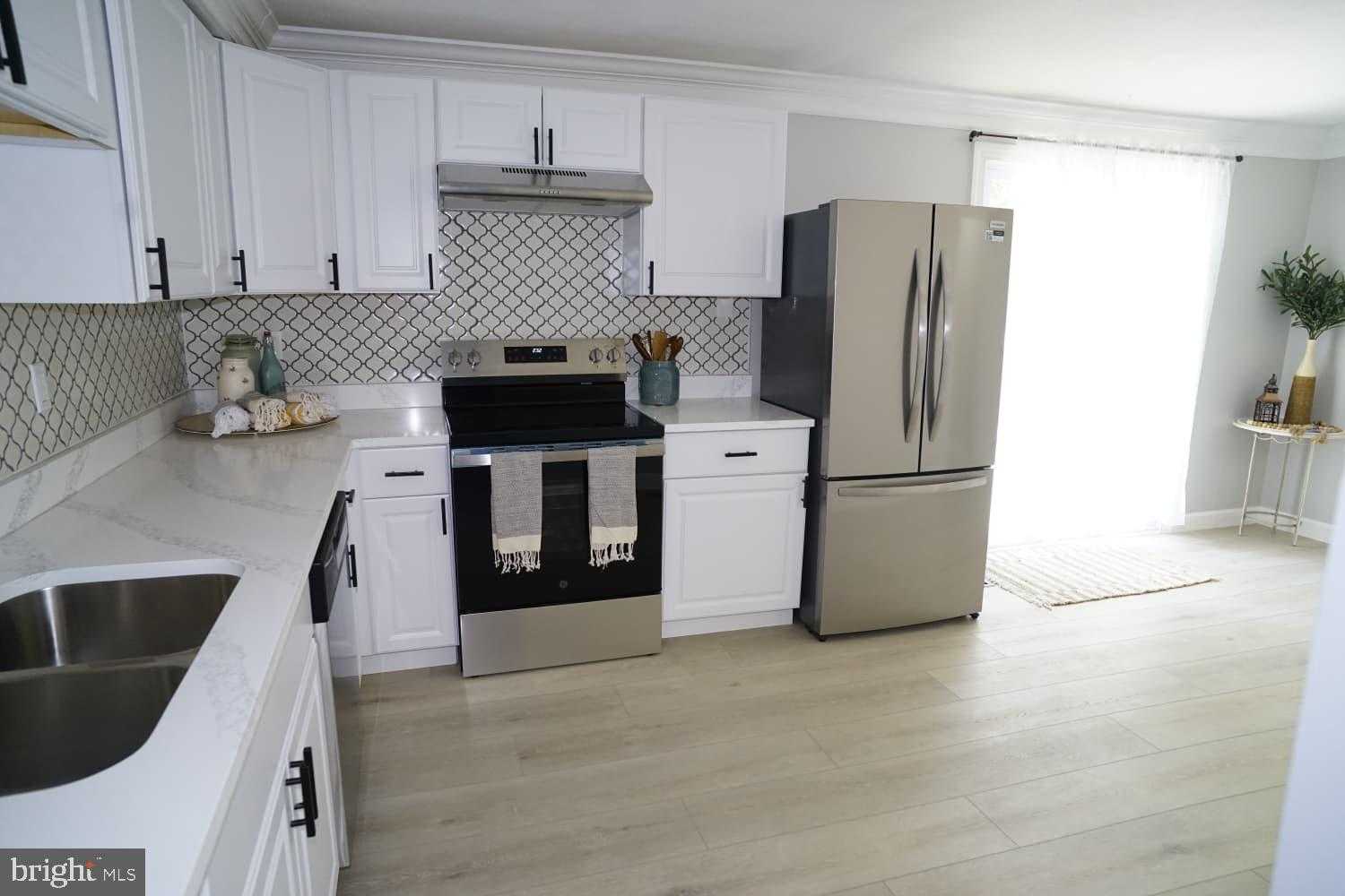 13515 Primrose St photo 7