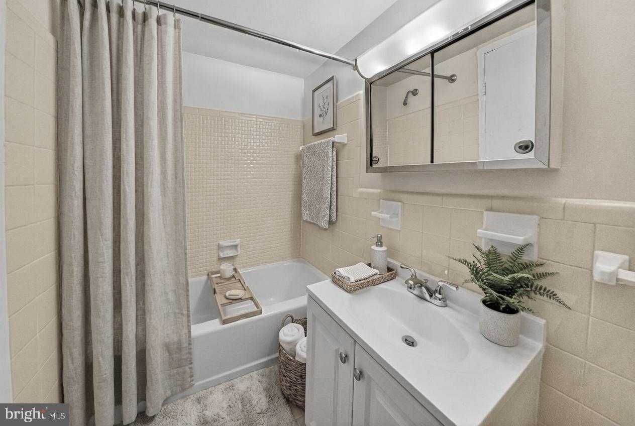 10401 Grosvenor Pl Apt 501 photo 8