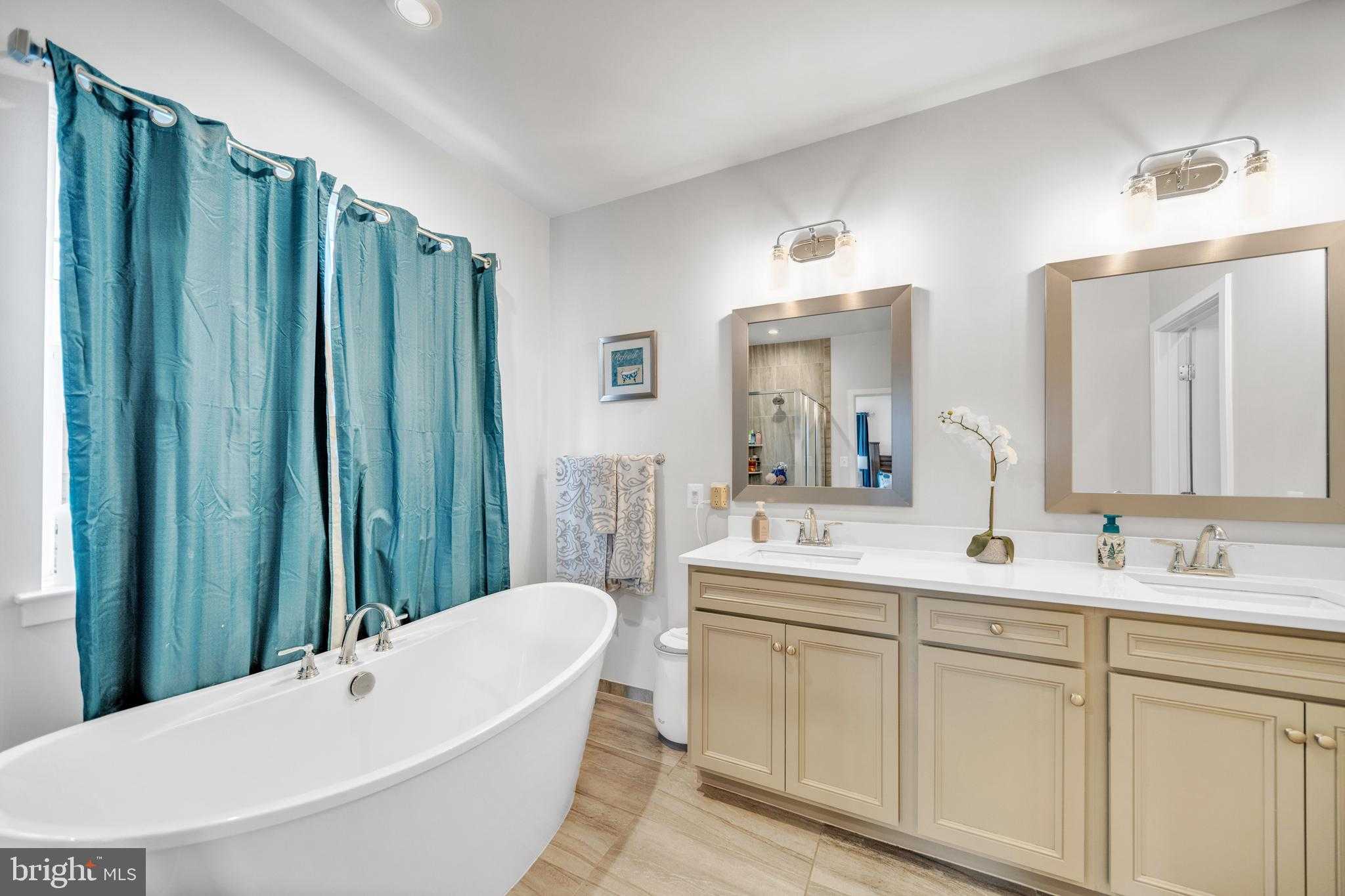 226 Redpoll Aly photo 23