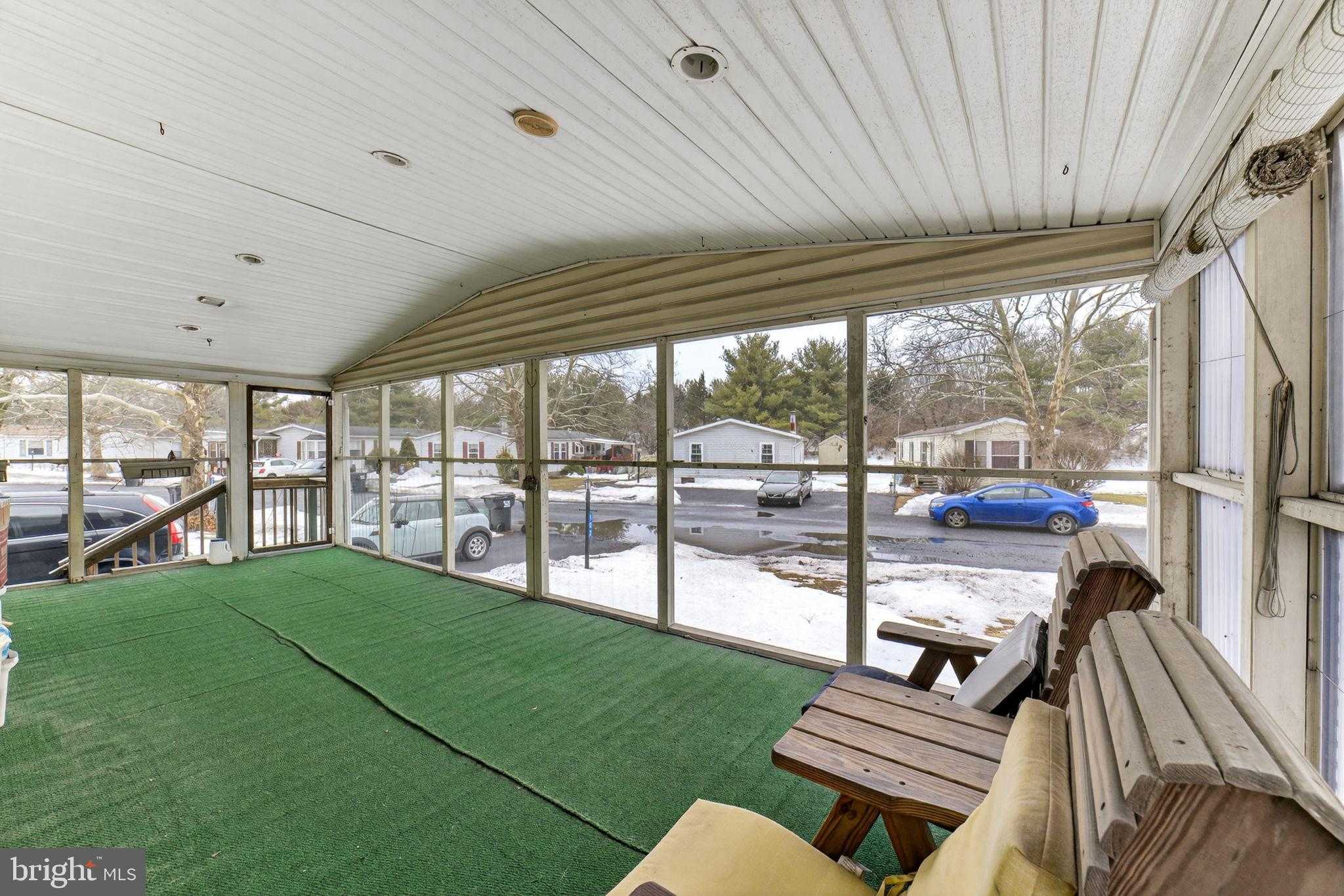 182 Greenbriar Dr S photo 19