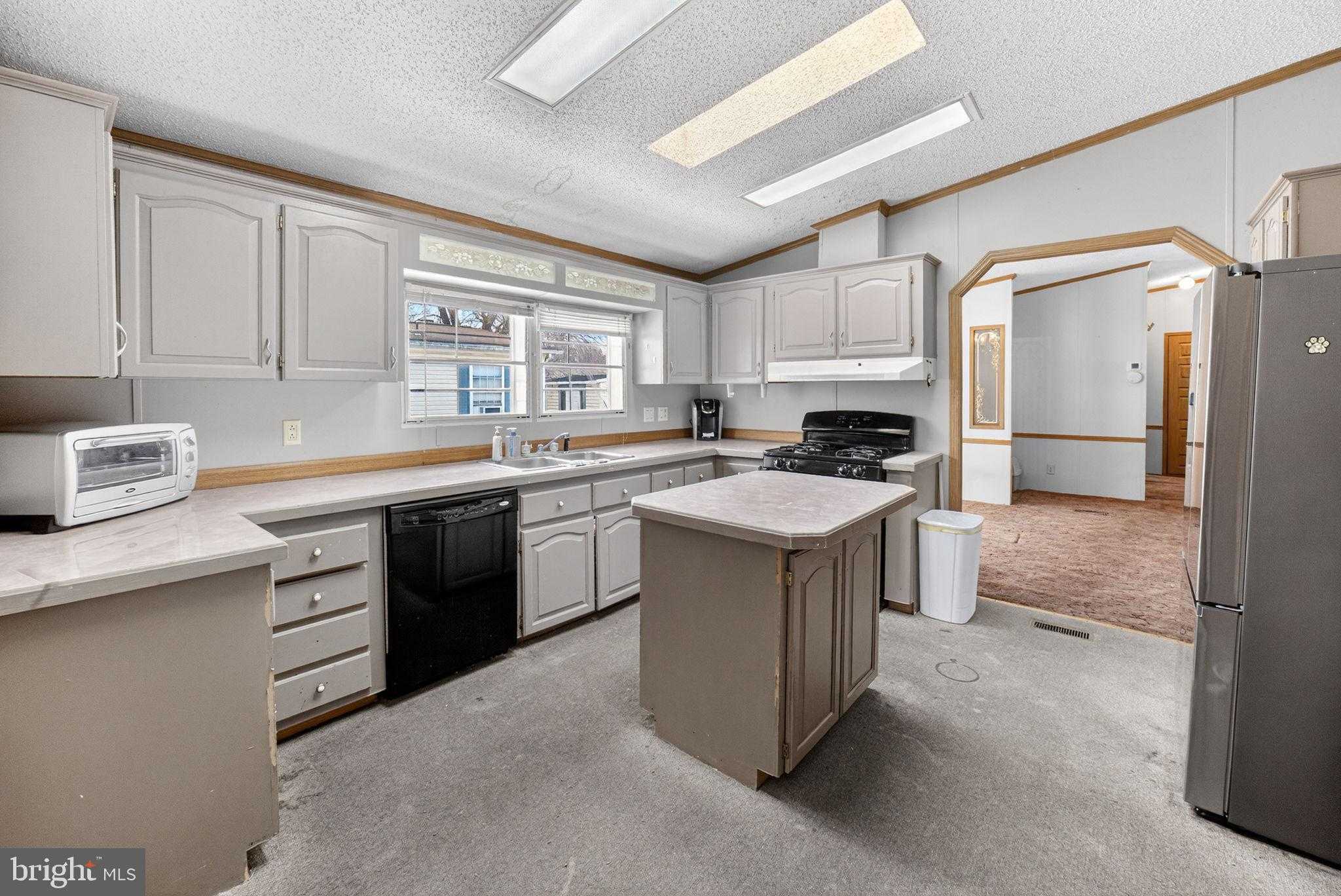 182 Greenbriar Dr S photo 7