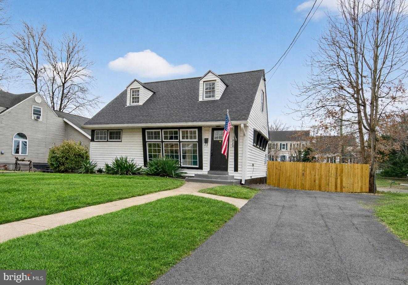 1925 Rollins Dr photo 5