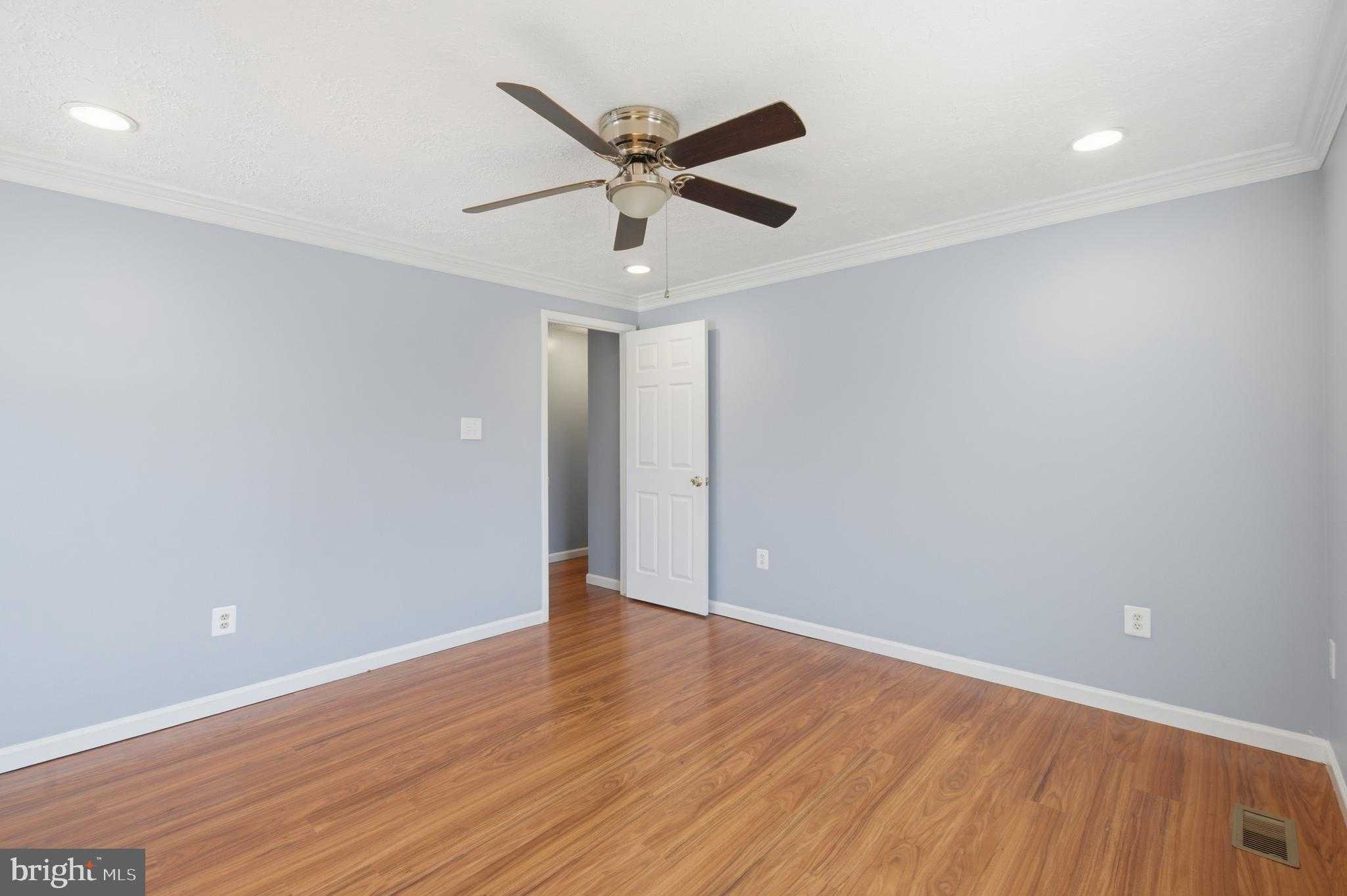 6410 Killarney St photo 11