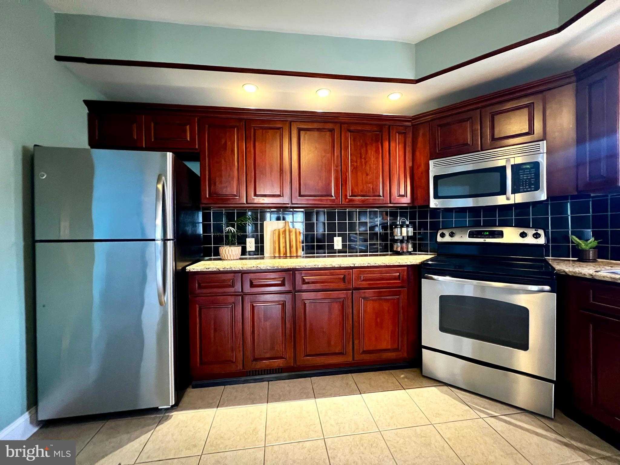 37 N Gay St photo 20