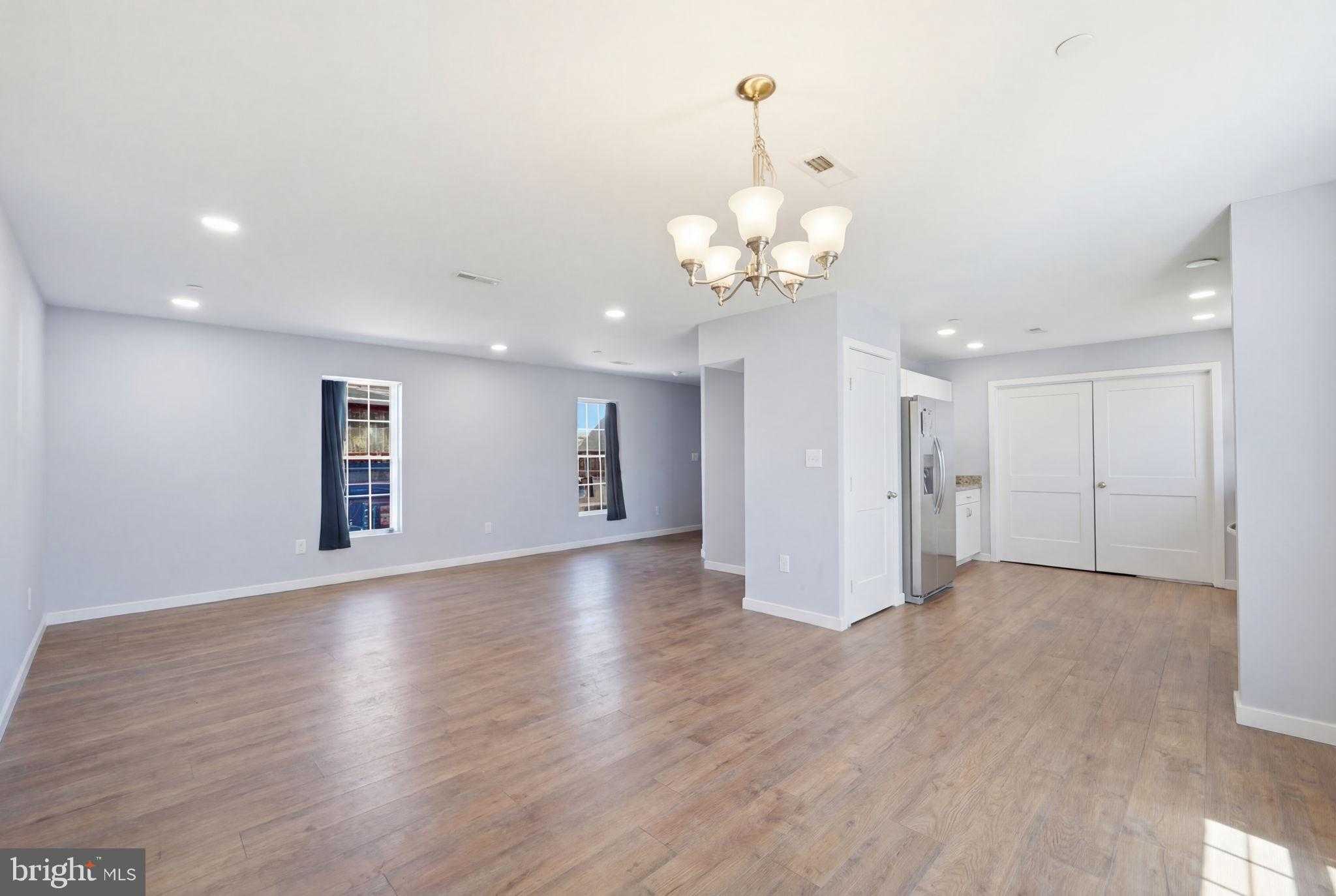 257 S Mulberry St photo 3