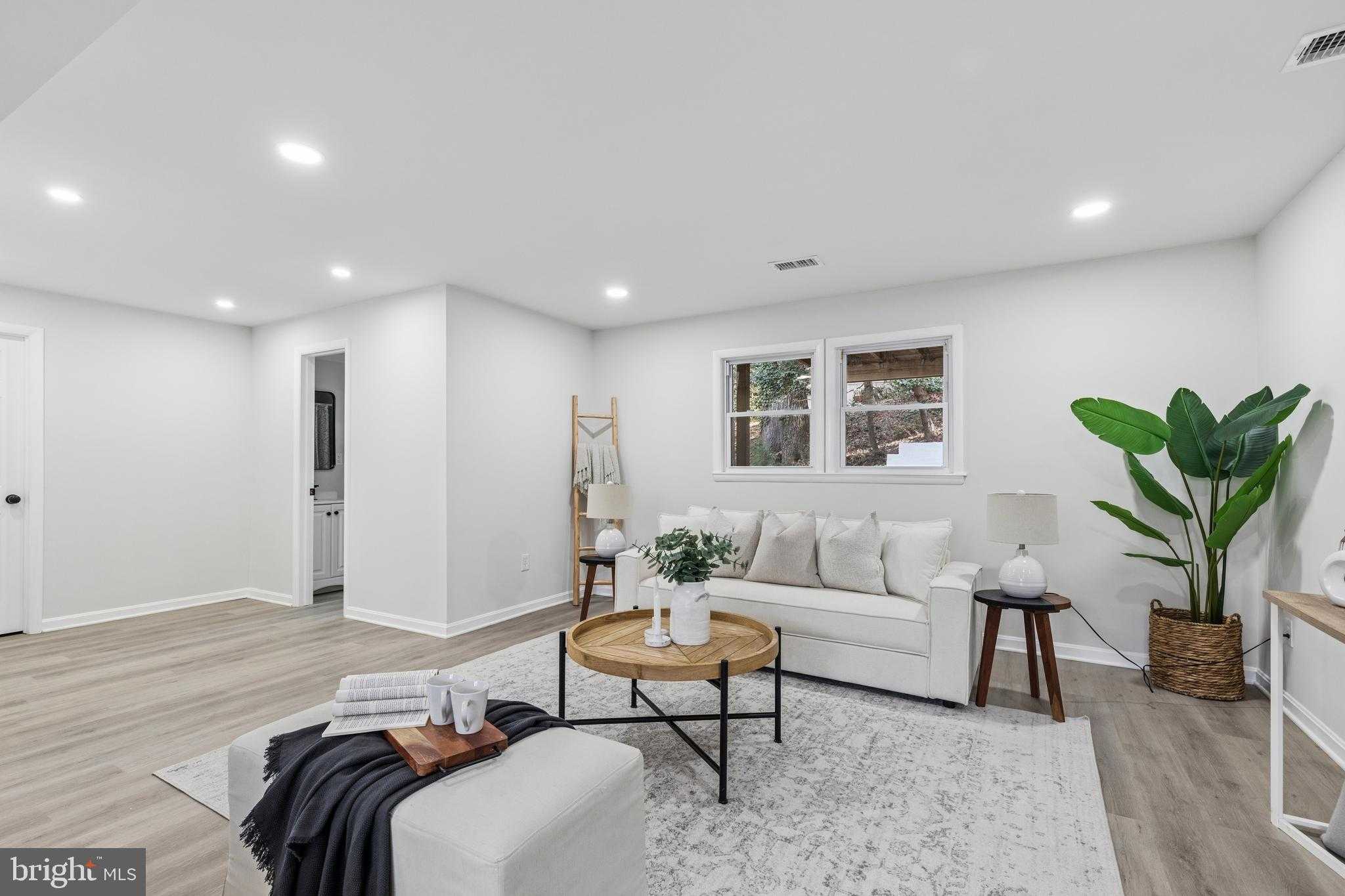 1041 Skyview Dr photo 41