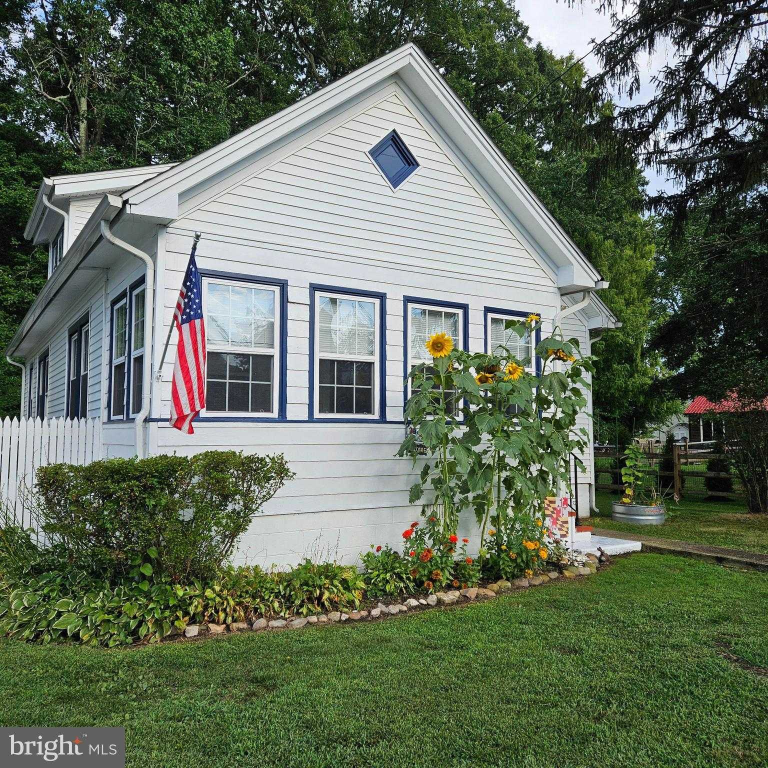 5827 S Hawthorne Ave photo 3