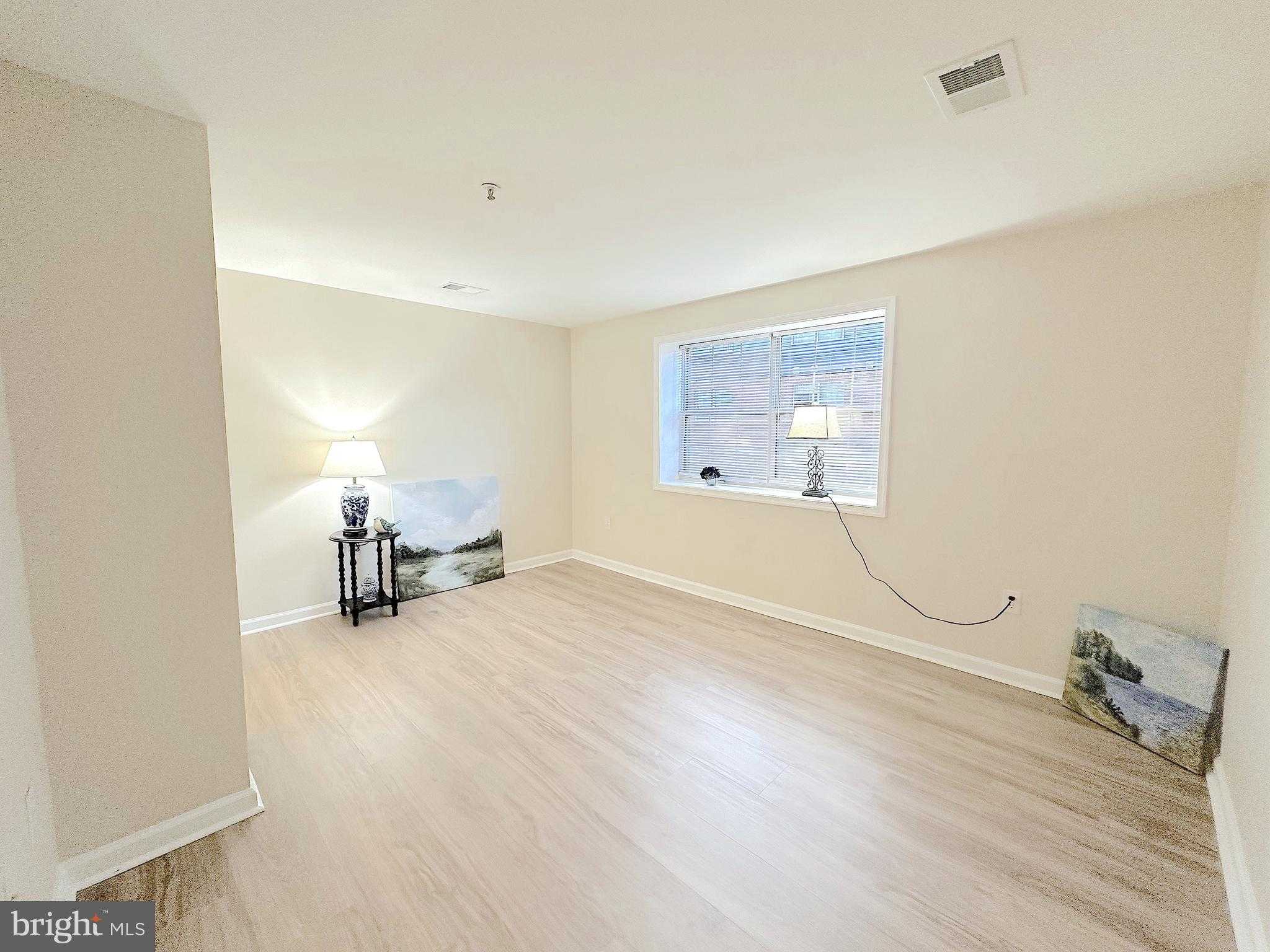 102 Grosvenor Ln Apt 2 photo 7