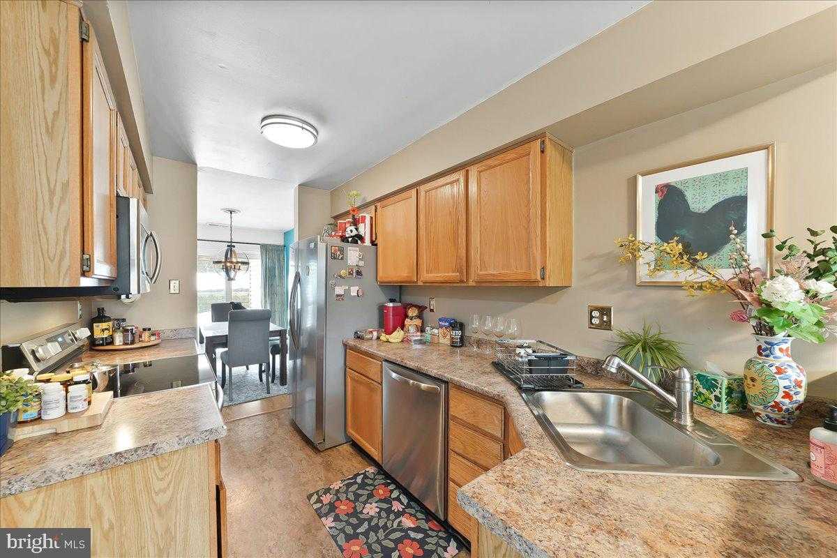 211 Nottingham CT photo 13