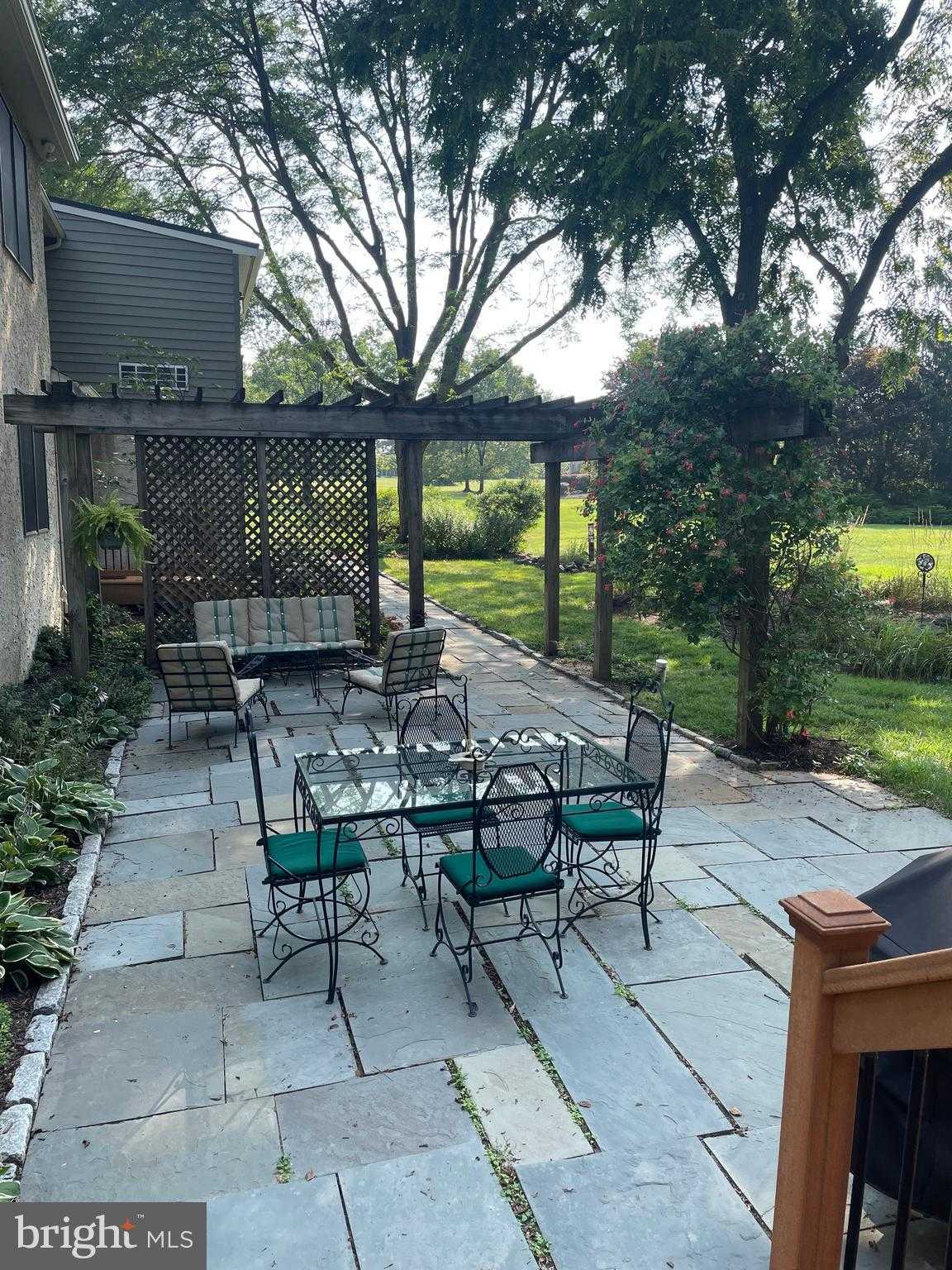 21 Lexington Mnr photo 73