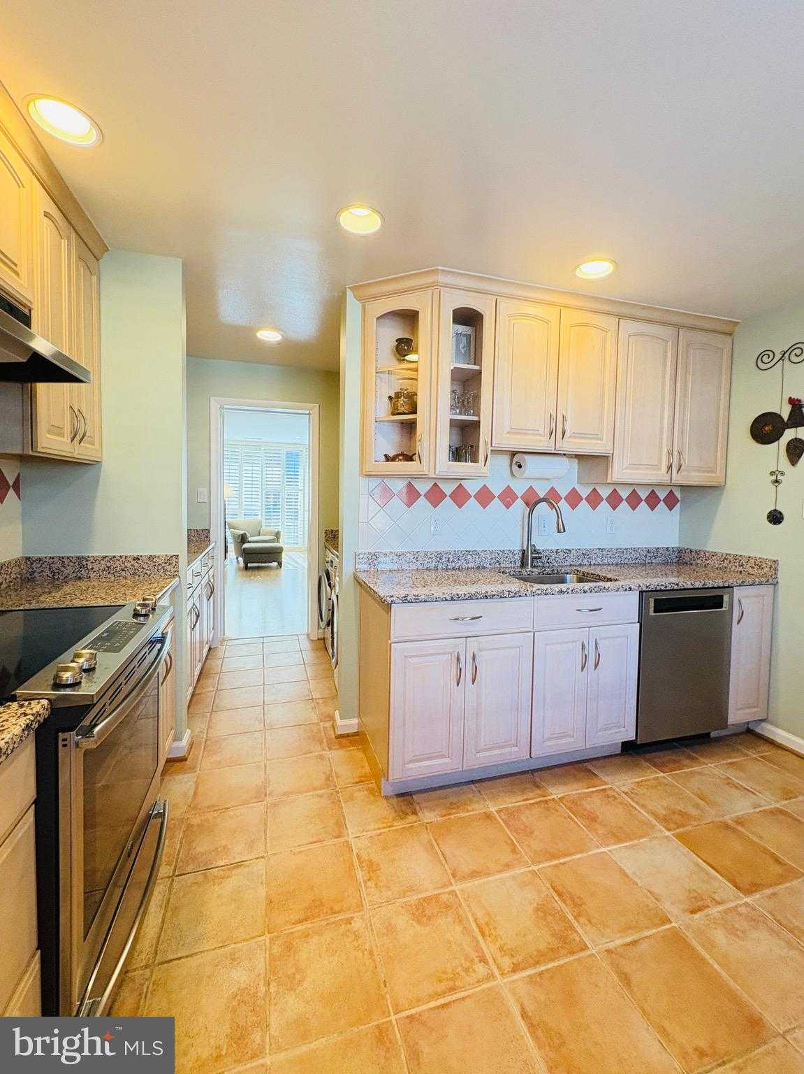 1661 S Hayes St # 2 photo 5