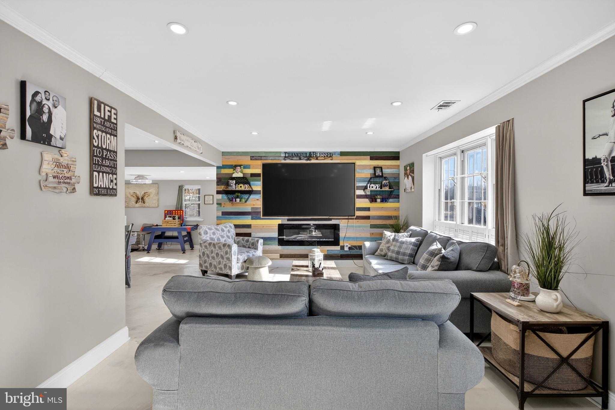 1999 Hollandale Dr photo 8