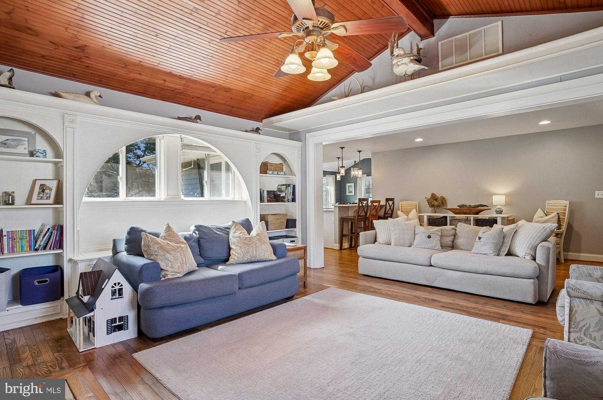 1337 Queen Anne Dr photo 11