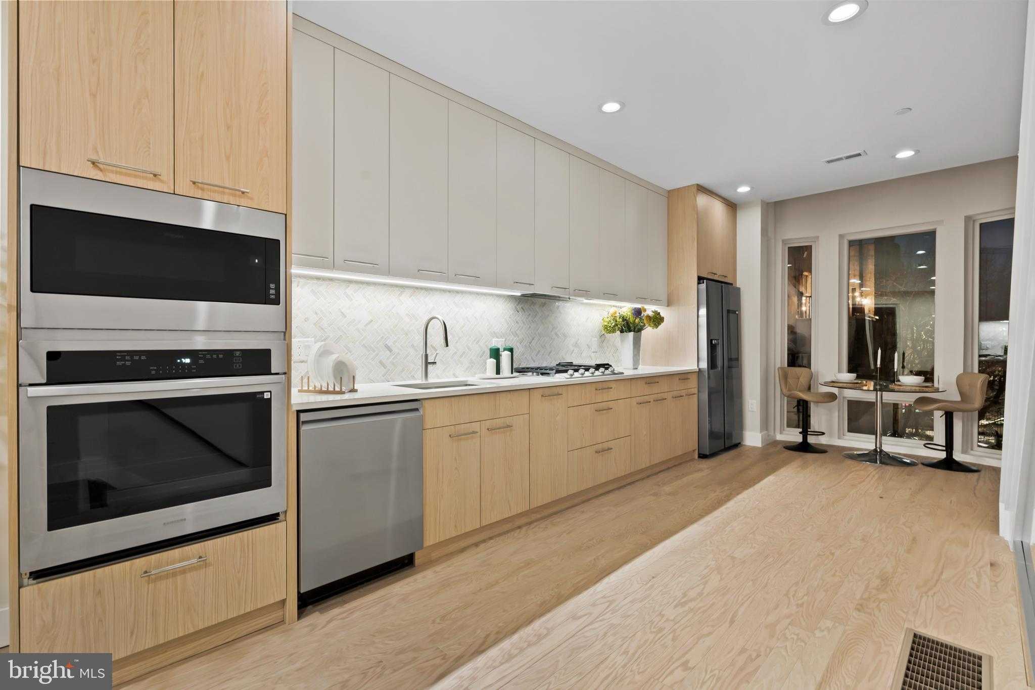 1031 S Fairhill St photo 3