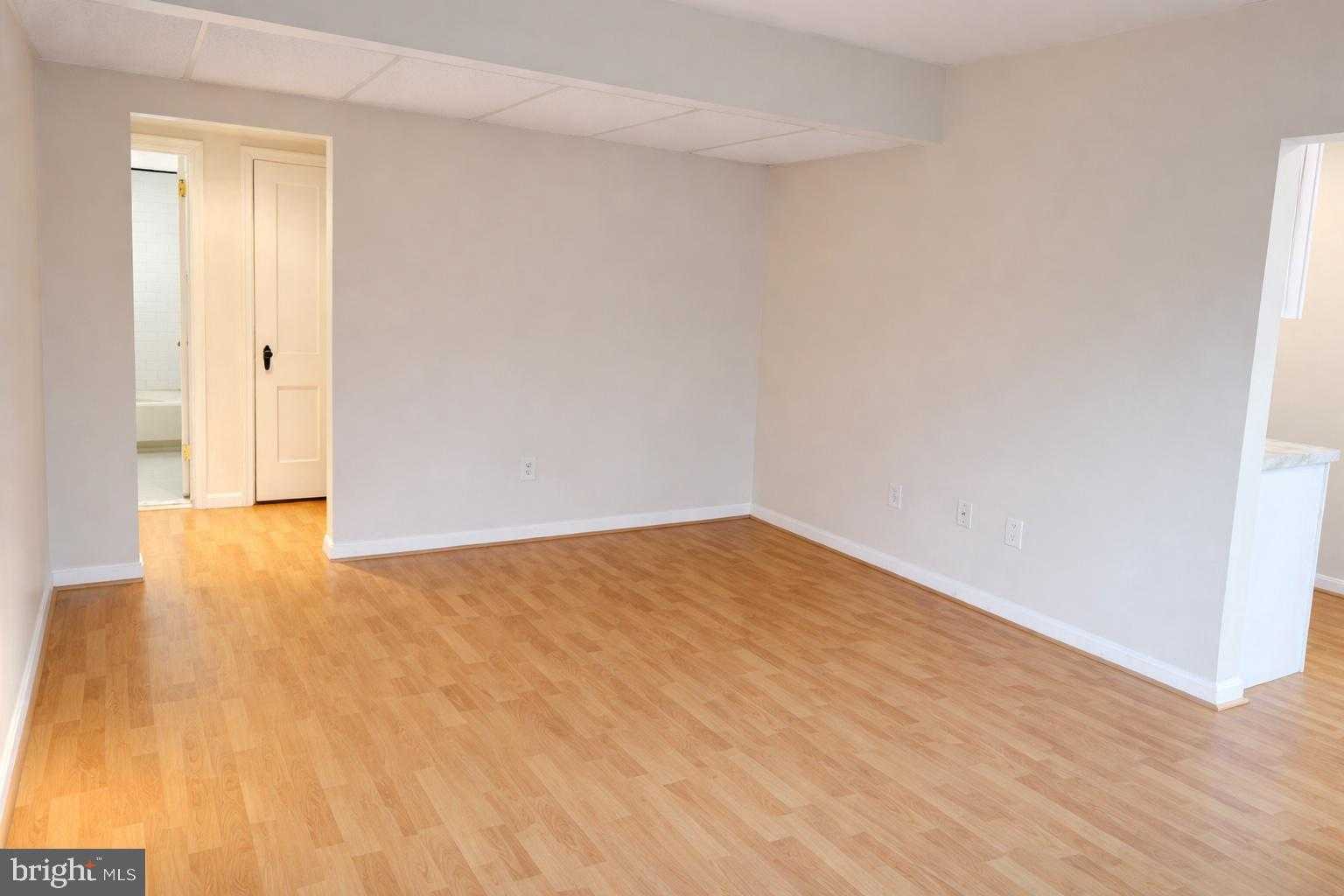 1922 N Rhodes St Apt 78 photo 6
