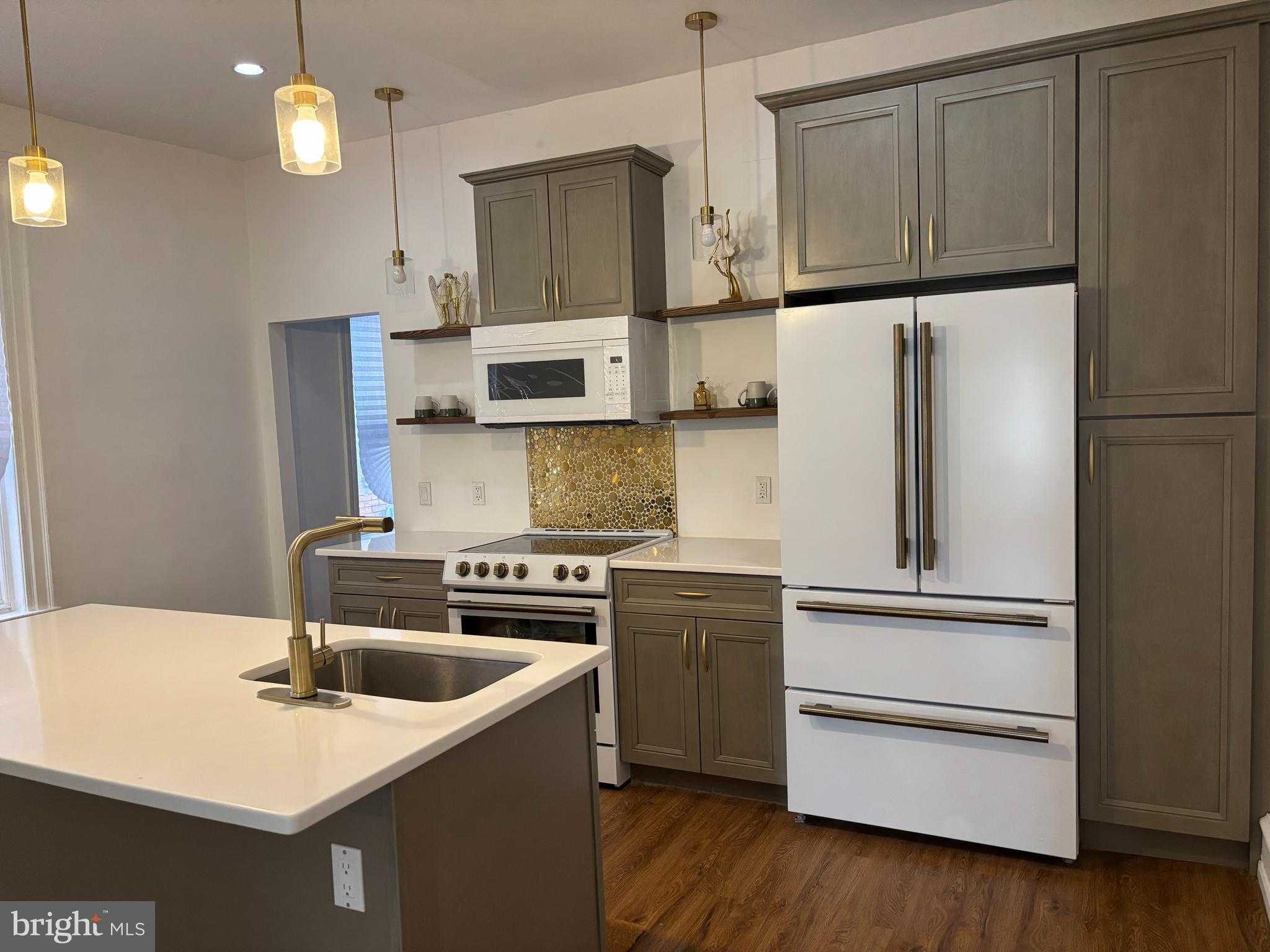 5316 Catharine St photo 7