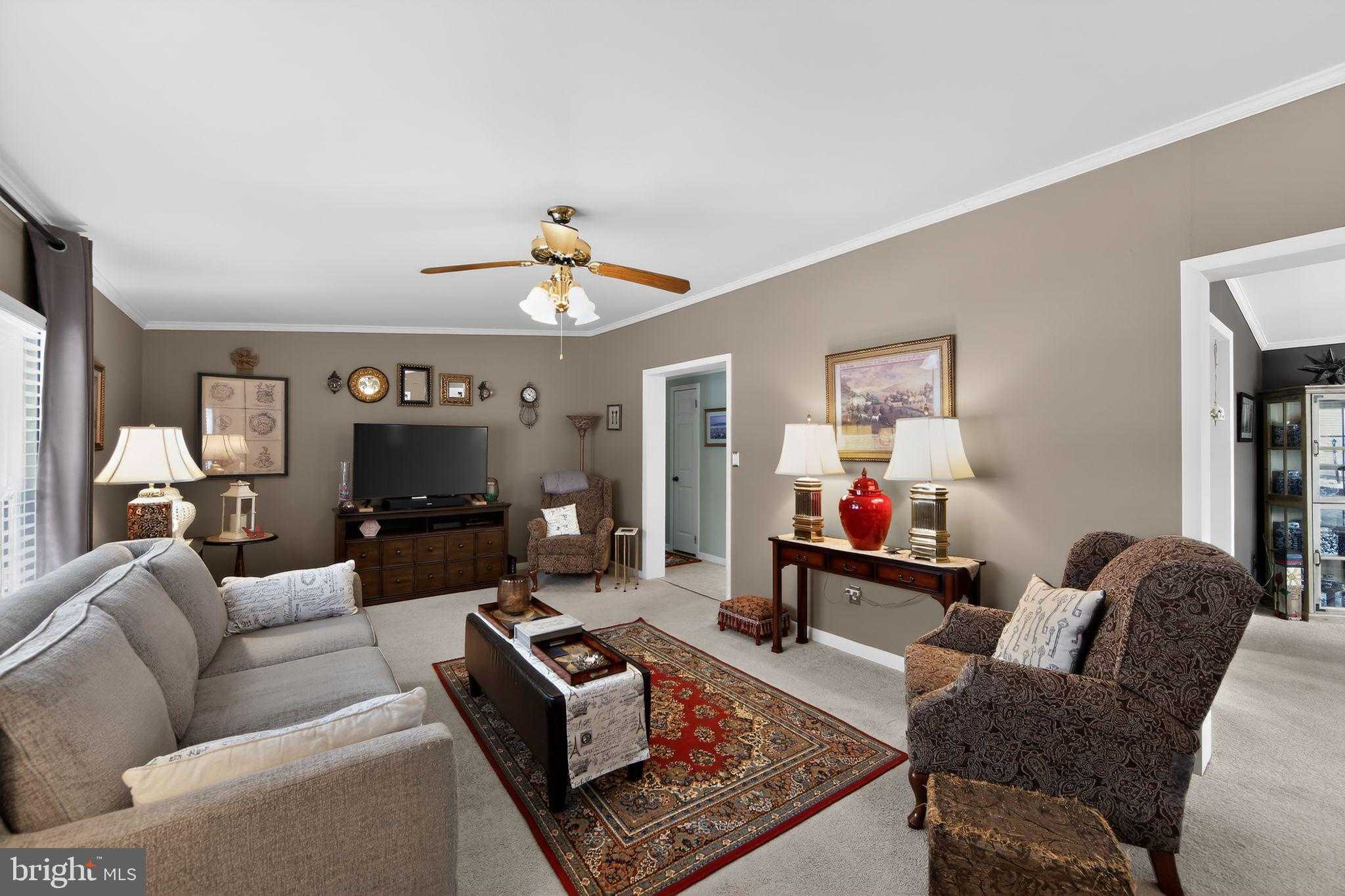 11 Oakplace CT W photo 3