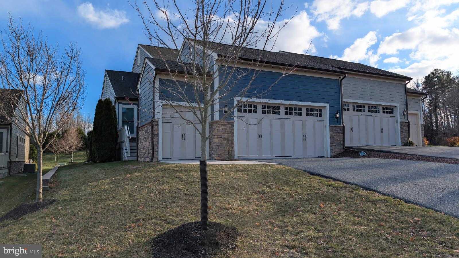 6910 Summit Cir photo 3