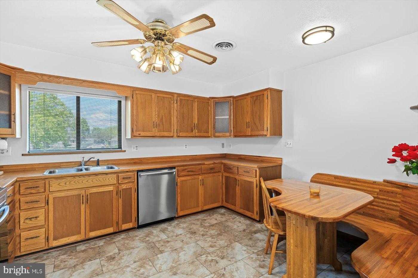 198 Canoe Pl photo 16